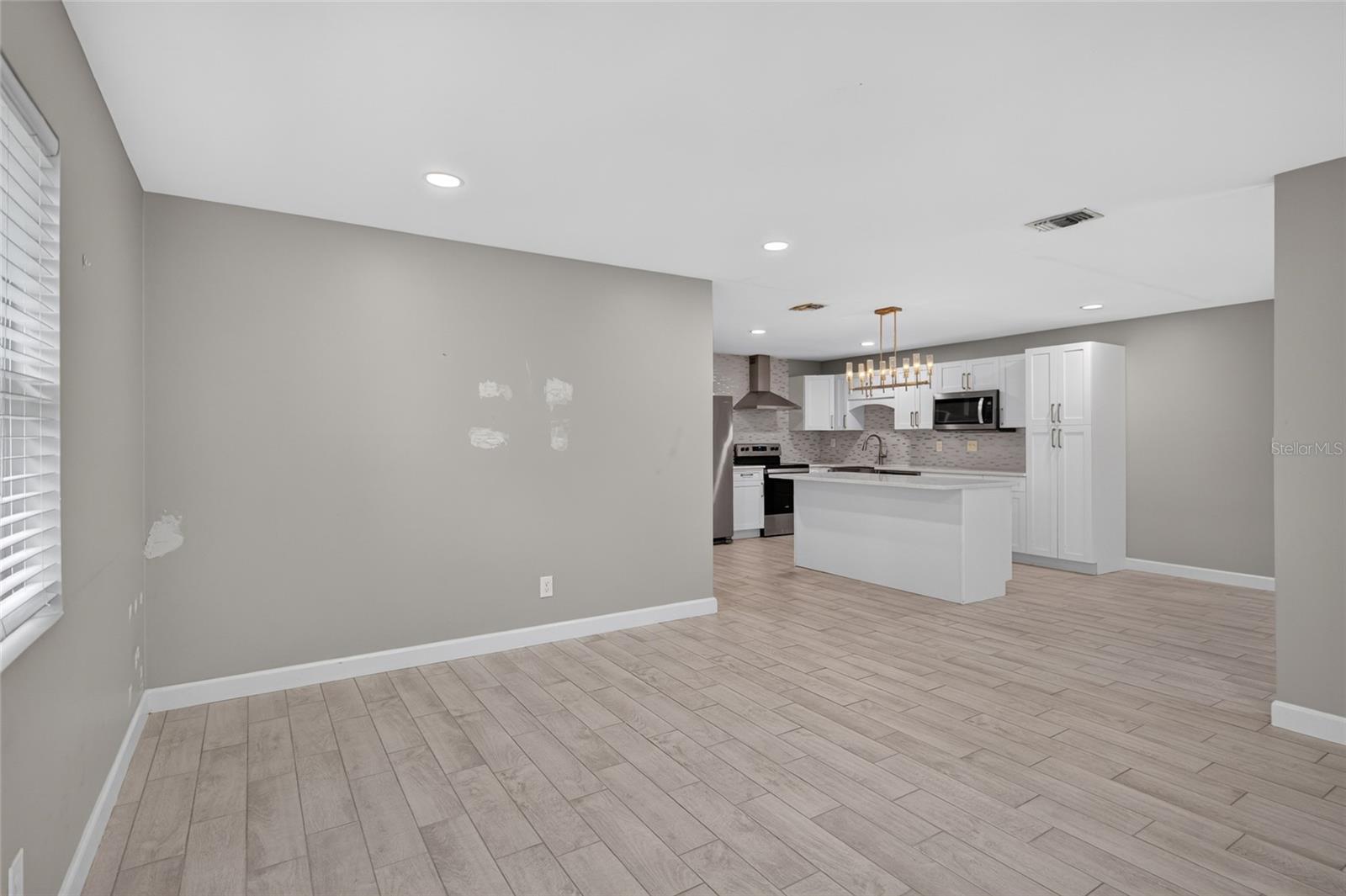 1610 N Lois Ave Property Photo 8