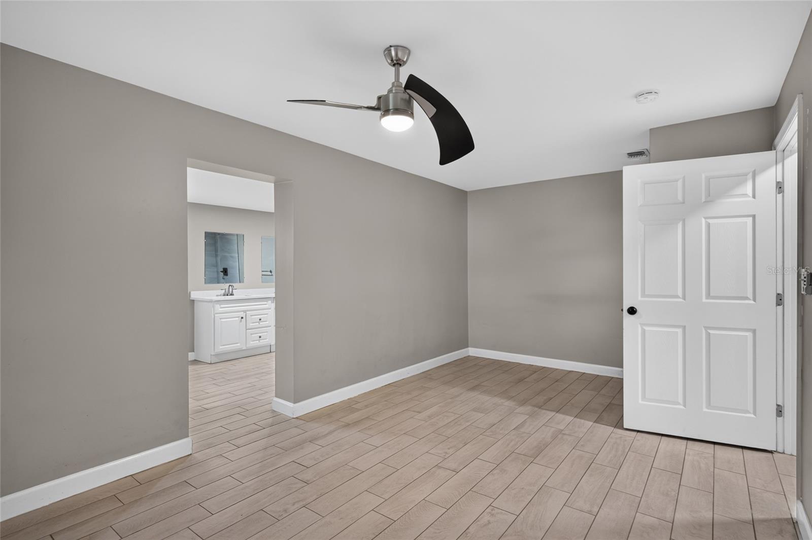 1610 N Lois Ave Property Photo 17