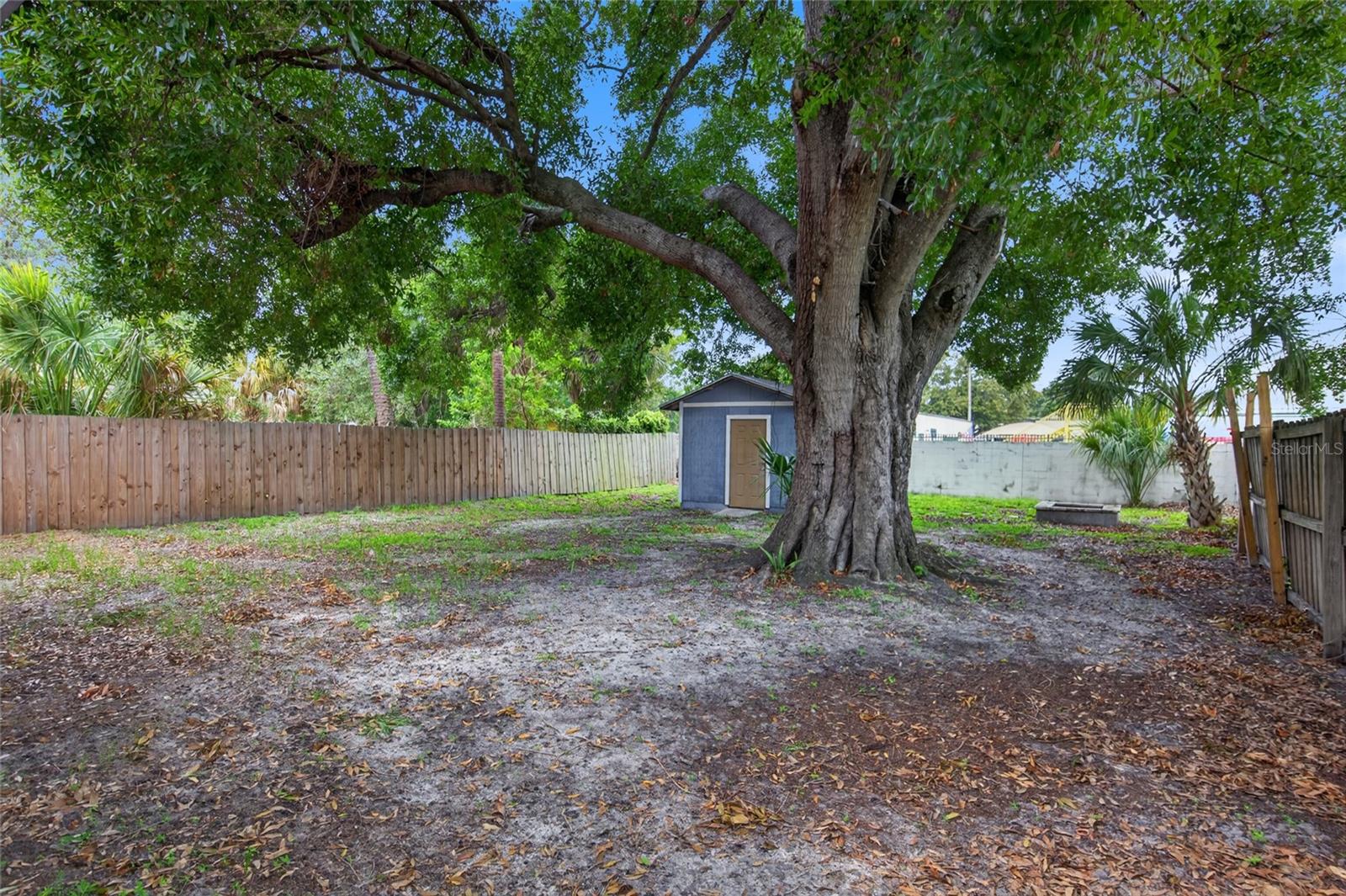 1610 N Lois Ave Property Photo 22