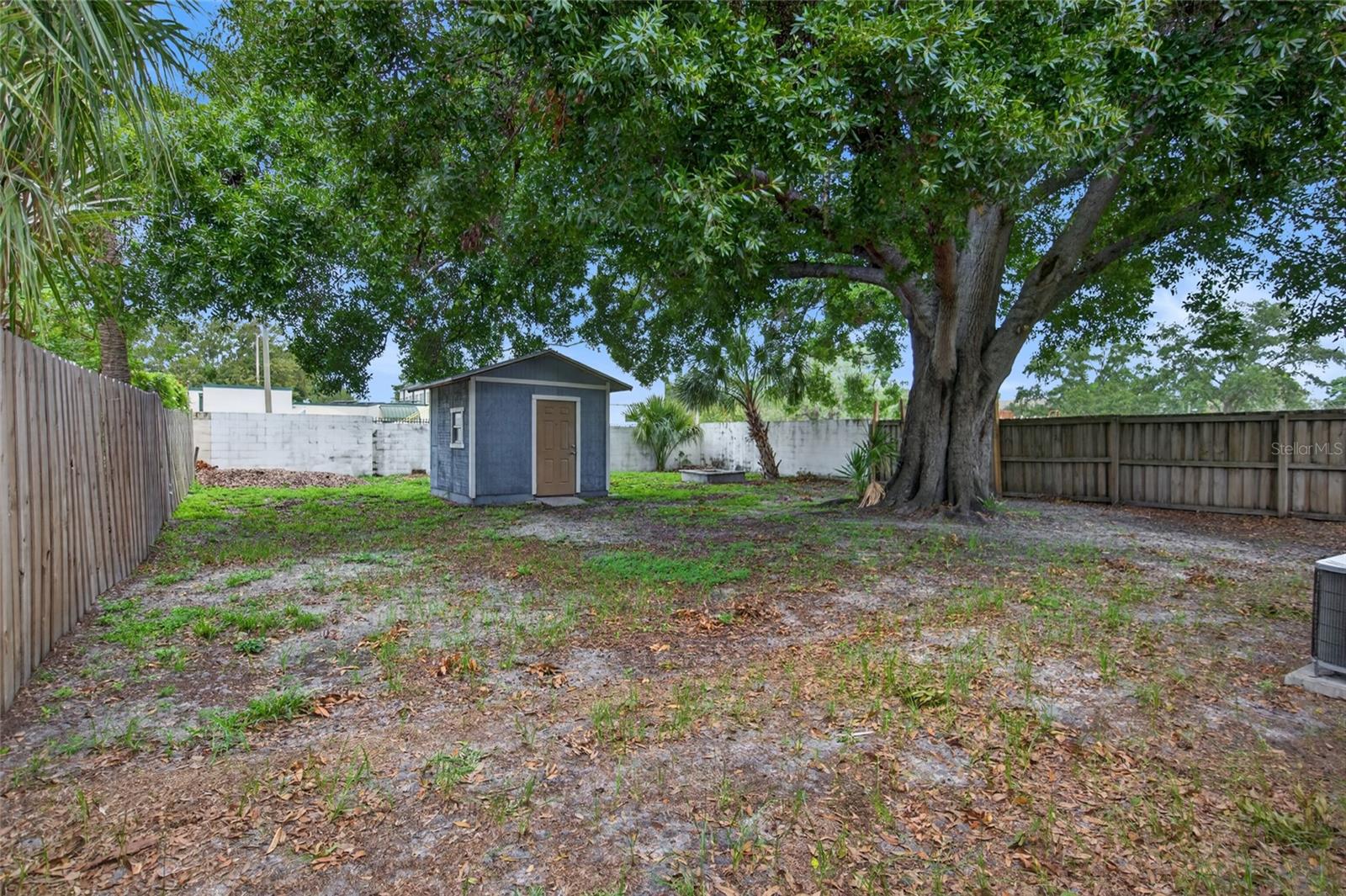 1610 N Lois Ave Property Photo 23