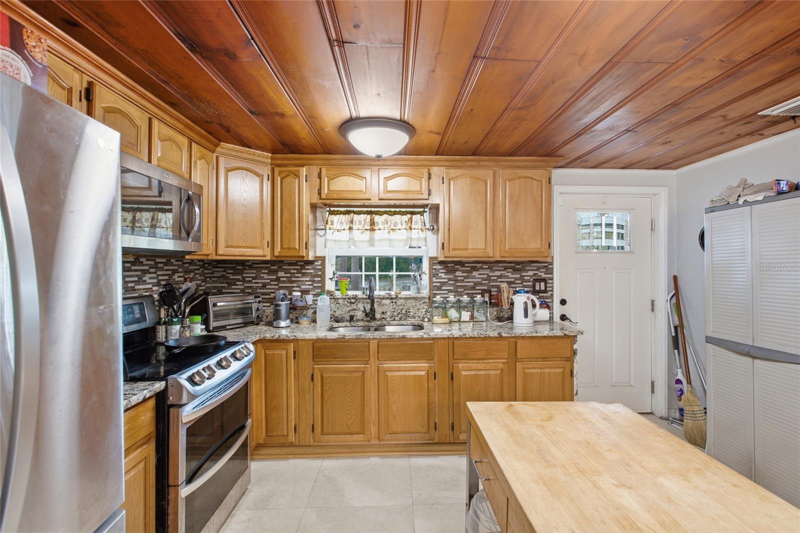40832 River Rd Property Photo 3