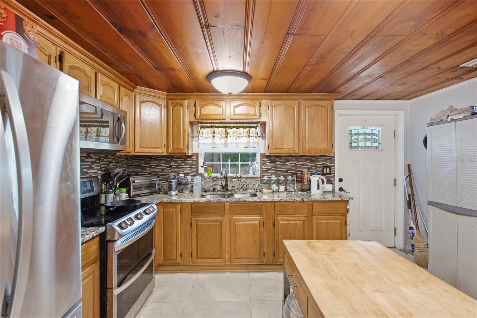 40832 River Rd Property Photo 4