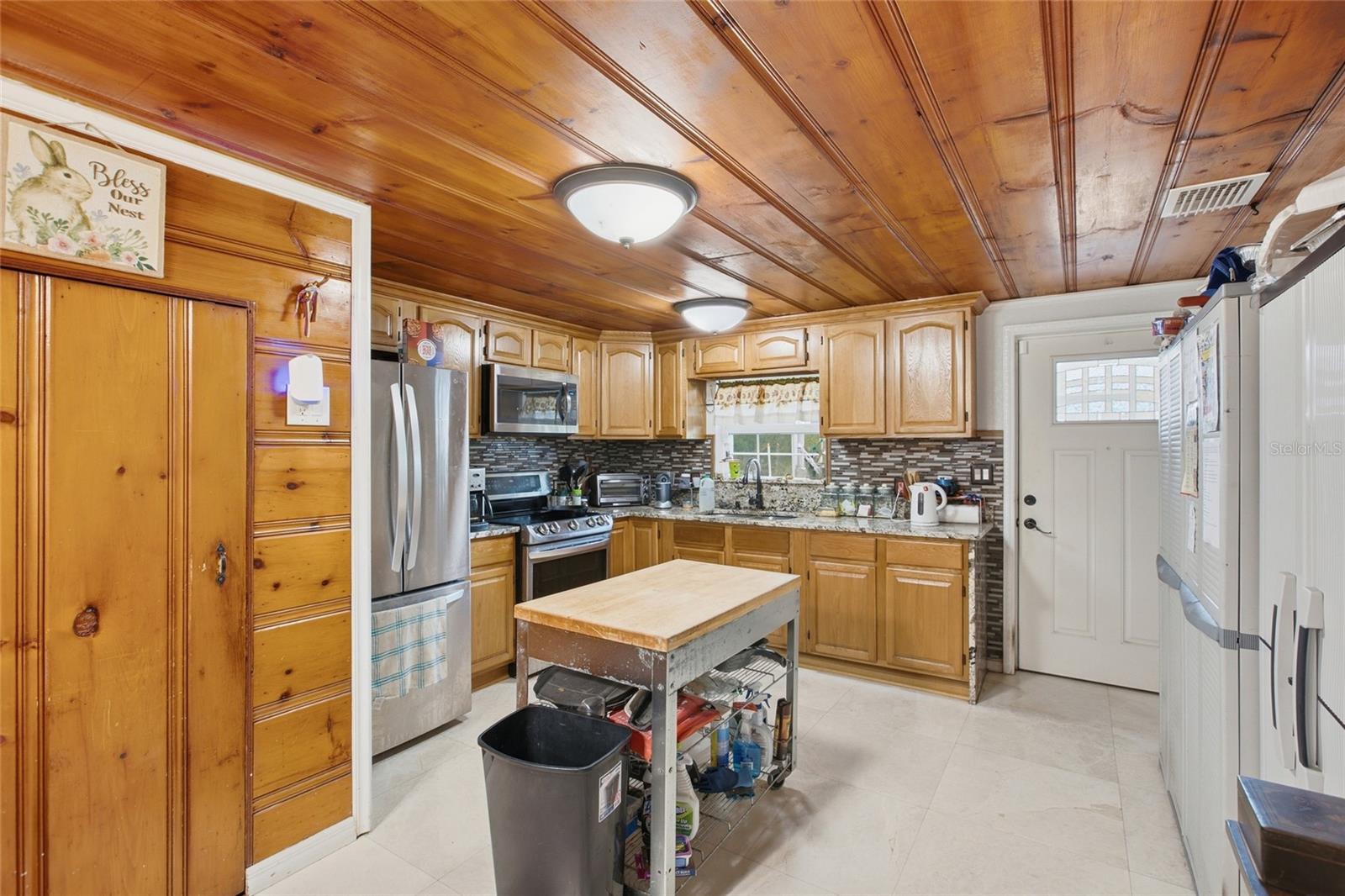 40832 River Rd Property Photo 5