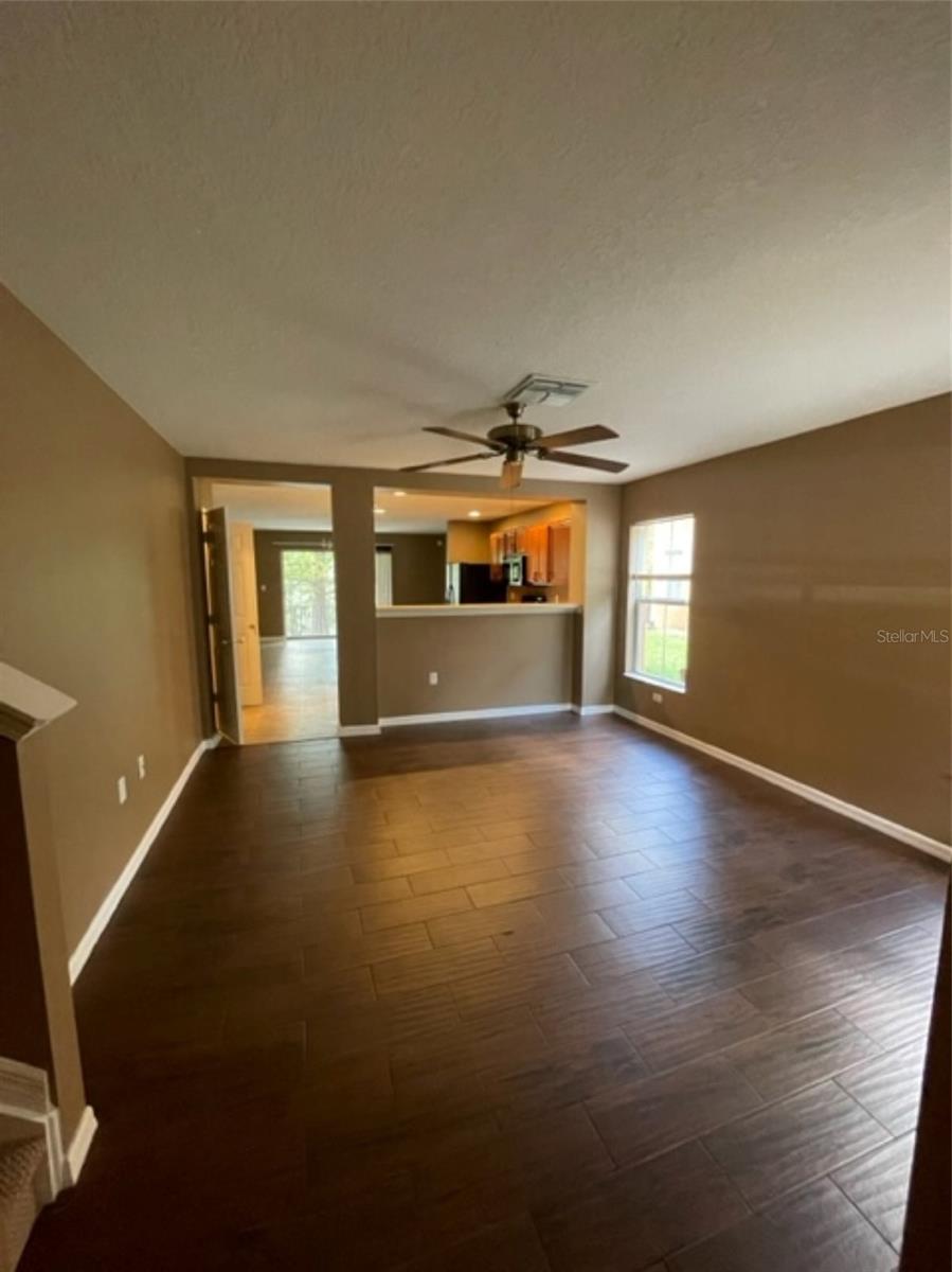 10934 Johanna Ave Property Photo 4