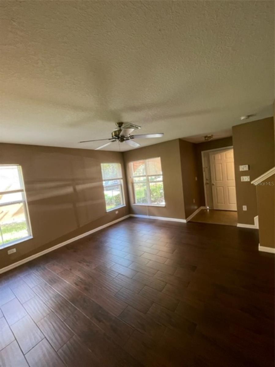 10934 Johanna Ave Property Photo 5