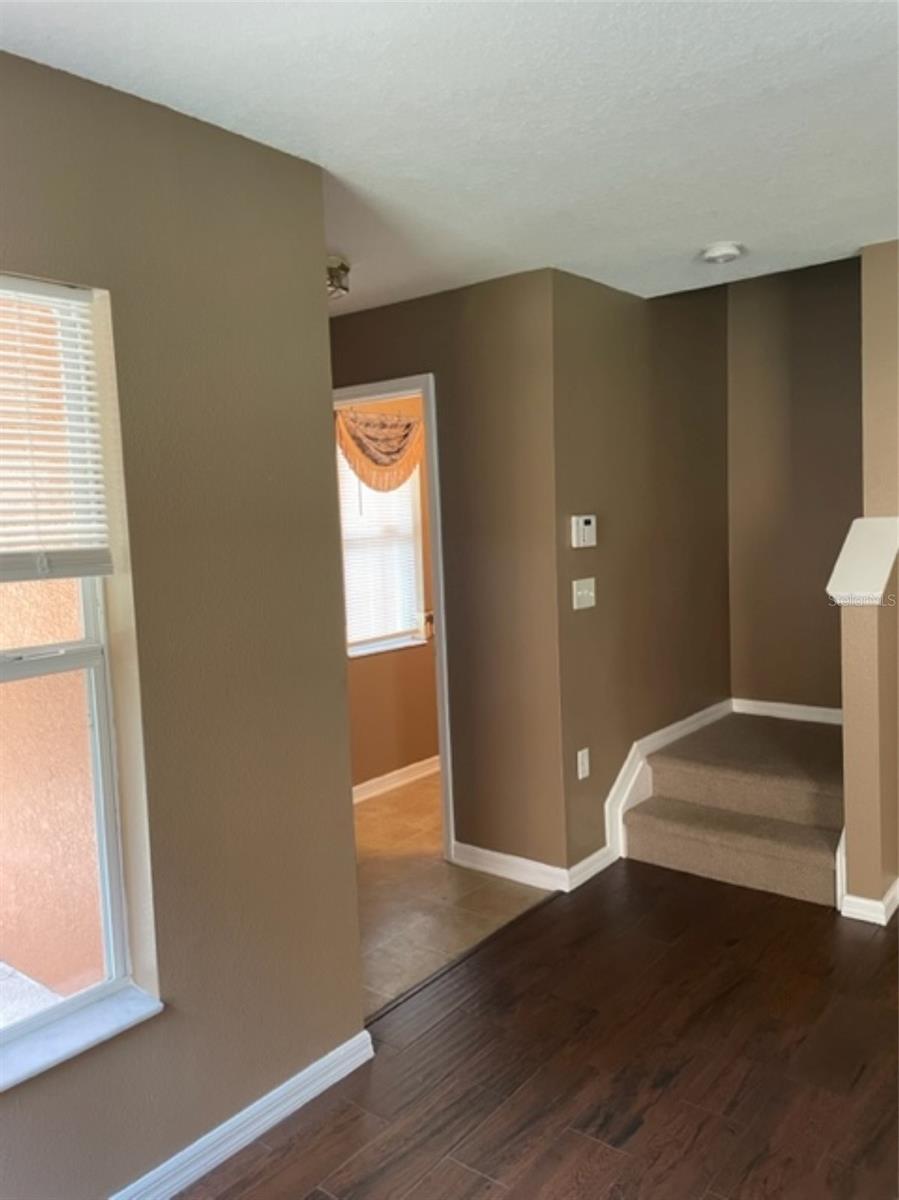 10934 Johanna Ave Property Photo 6