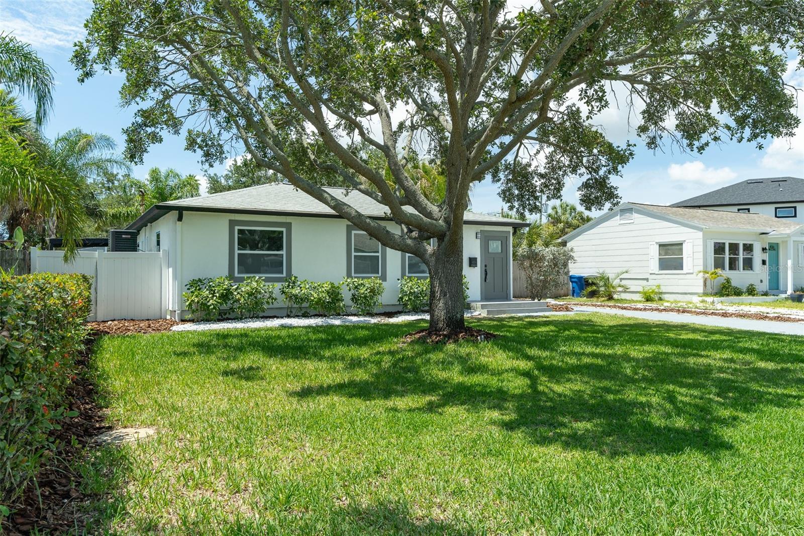 116 85th Ave N Property Photo 3