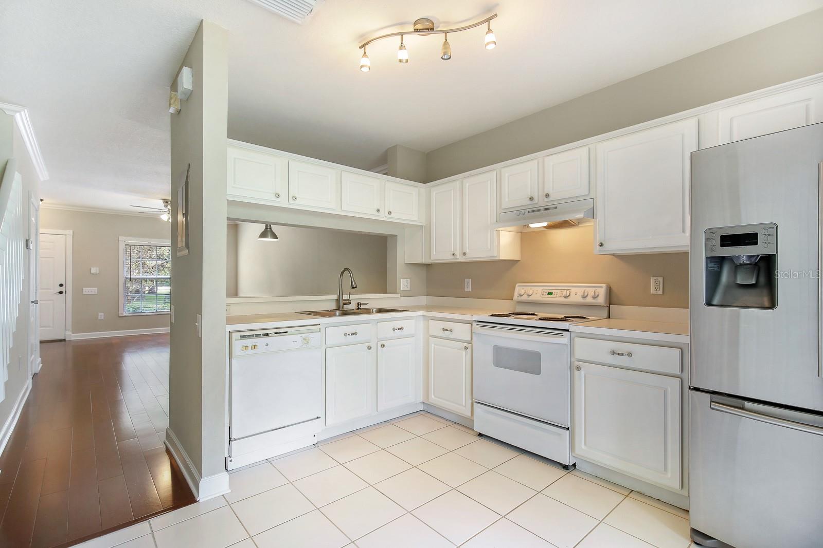 2403 Lake Woodberry Cir Property Photo 2