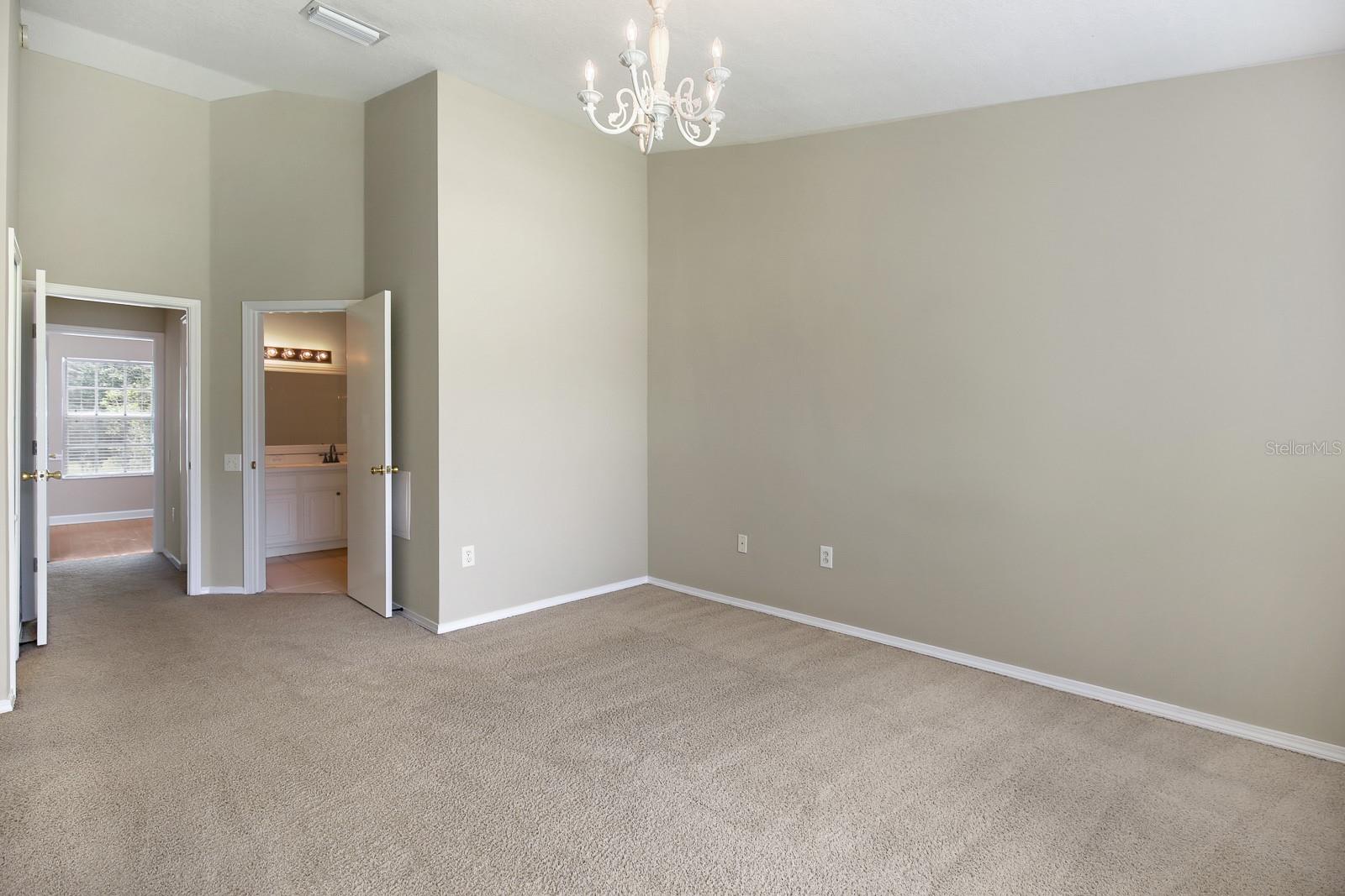 2403 Lake Woodberry Cir Property Photo 4