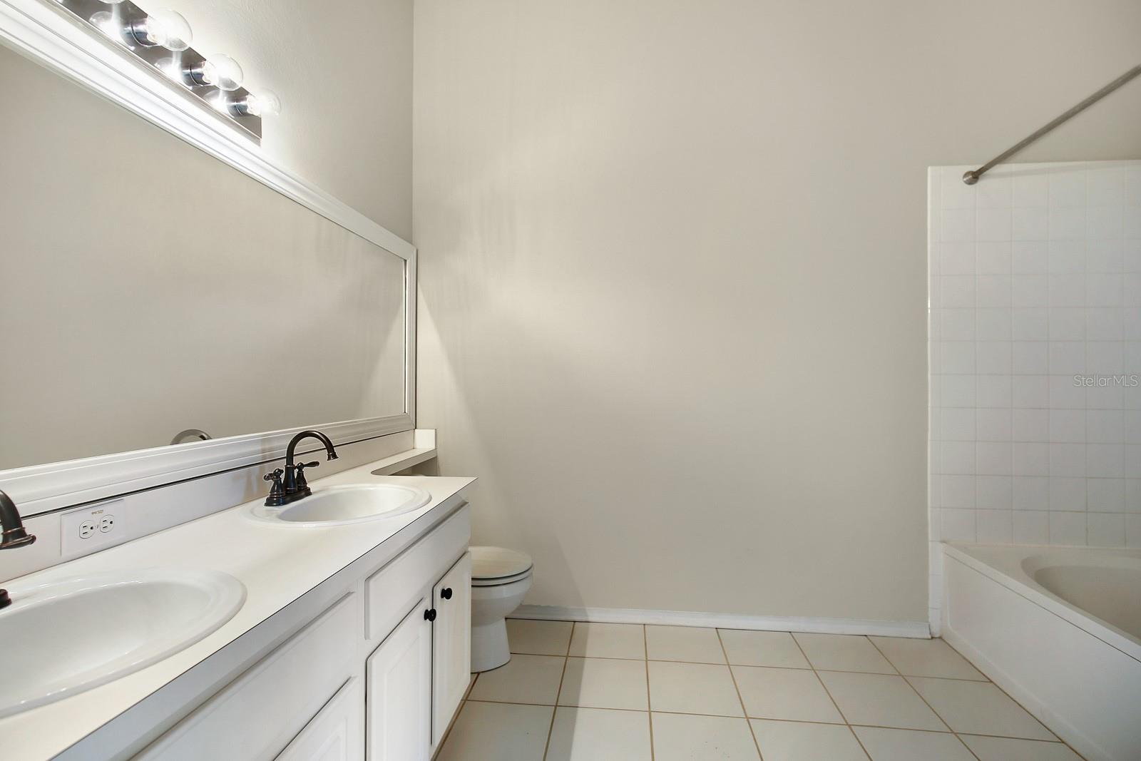 2403 Lake Woodberry Cir Property Photo 11
