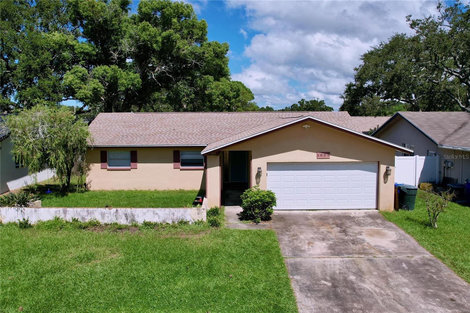 1622 DALE CIR S Property Photo 1
