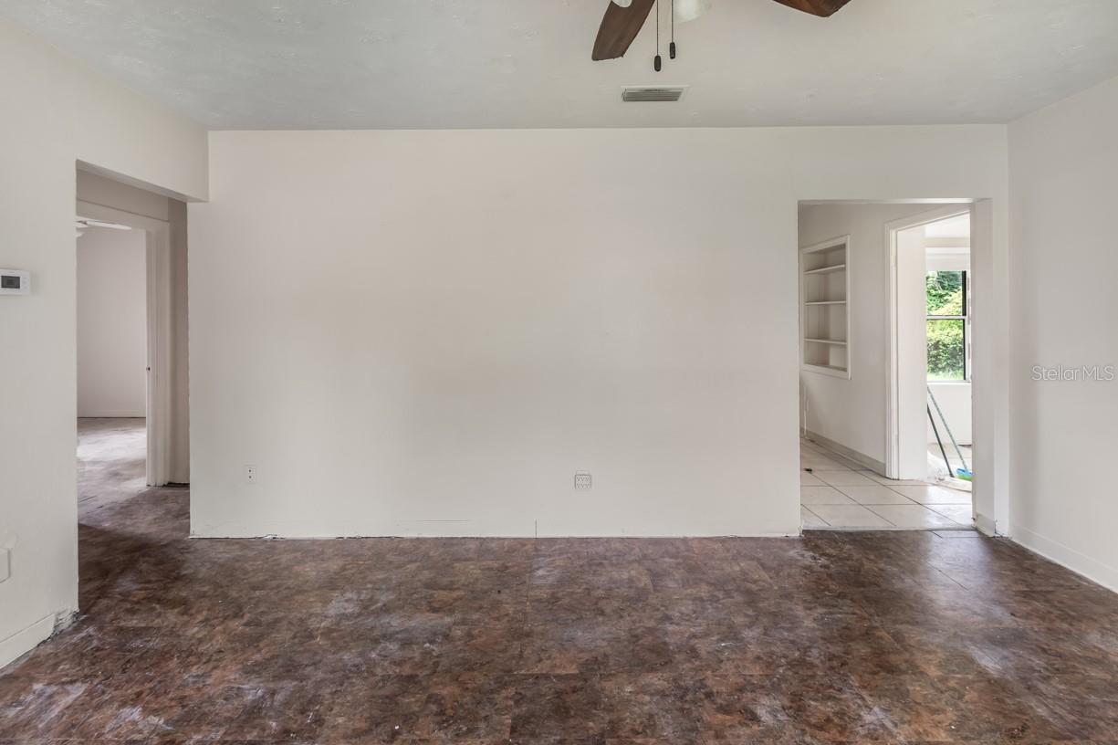 1329 Woodbine St Property Photo 4