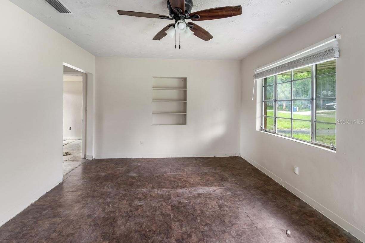 1329 Woodbine St Property Photo 6