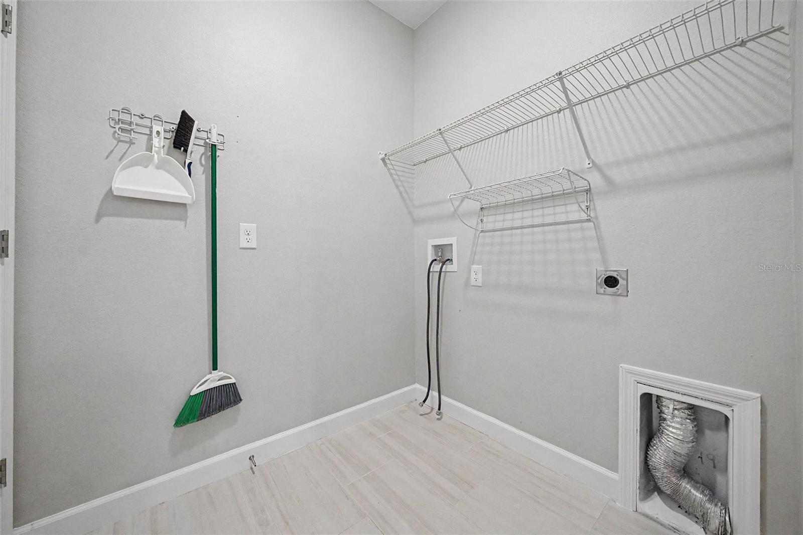 10460 Gable Dig Loop Property Photo 24