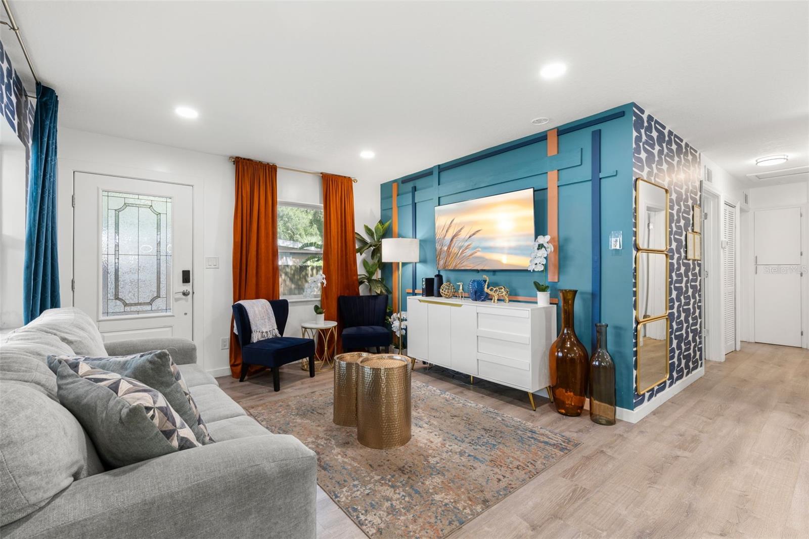 6225 76th Ave N Property Photo 4