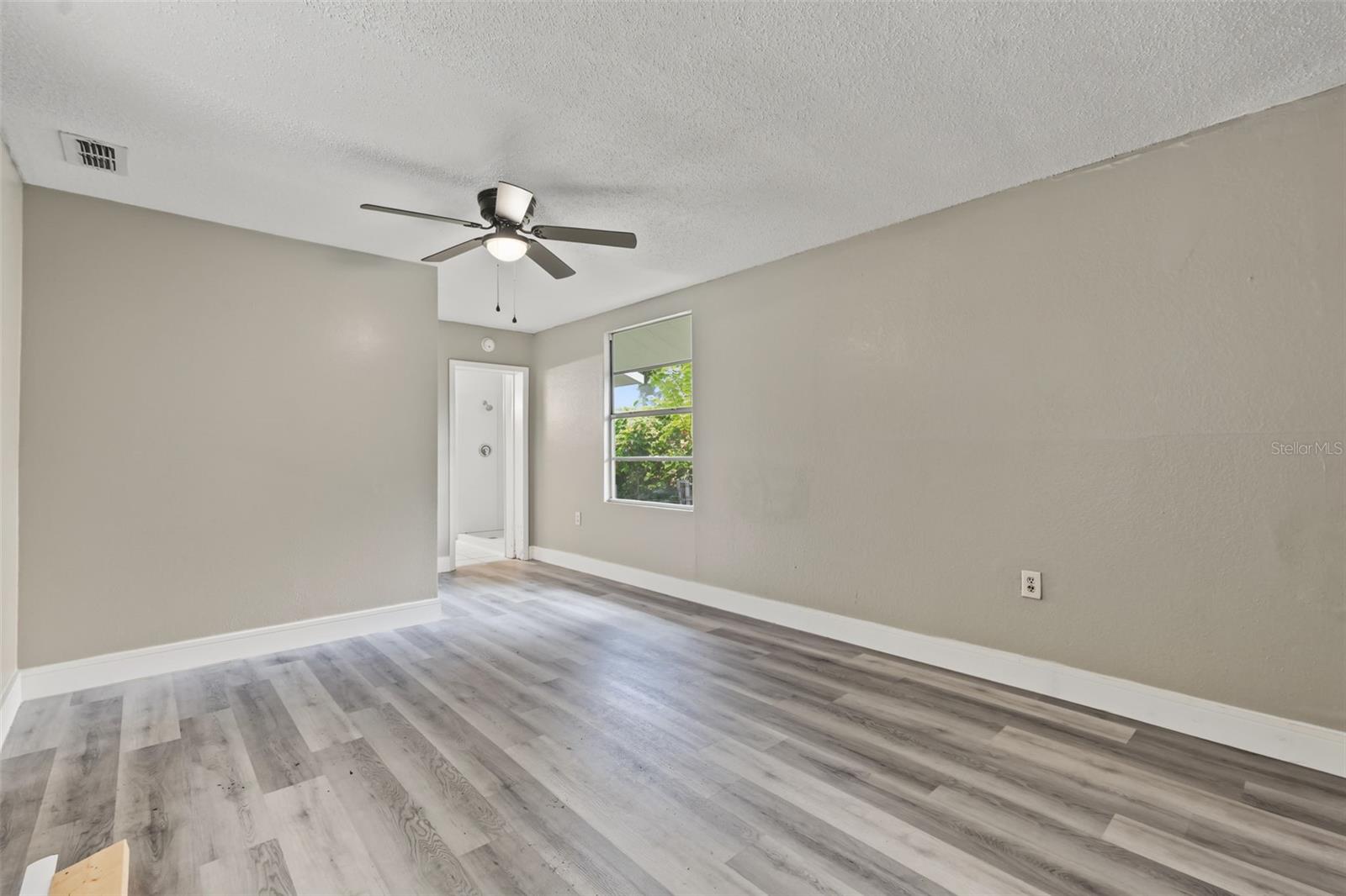 6317 N Central Ave Property Photo 5