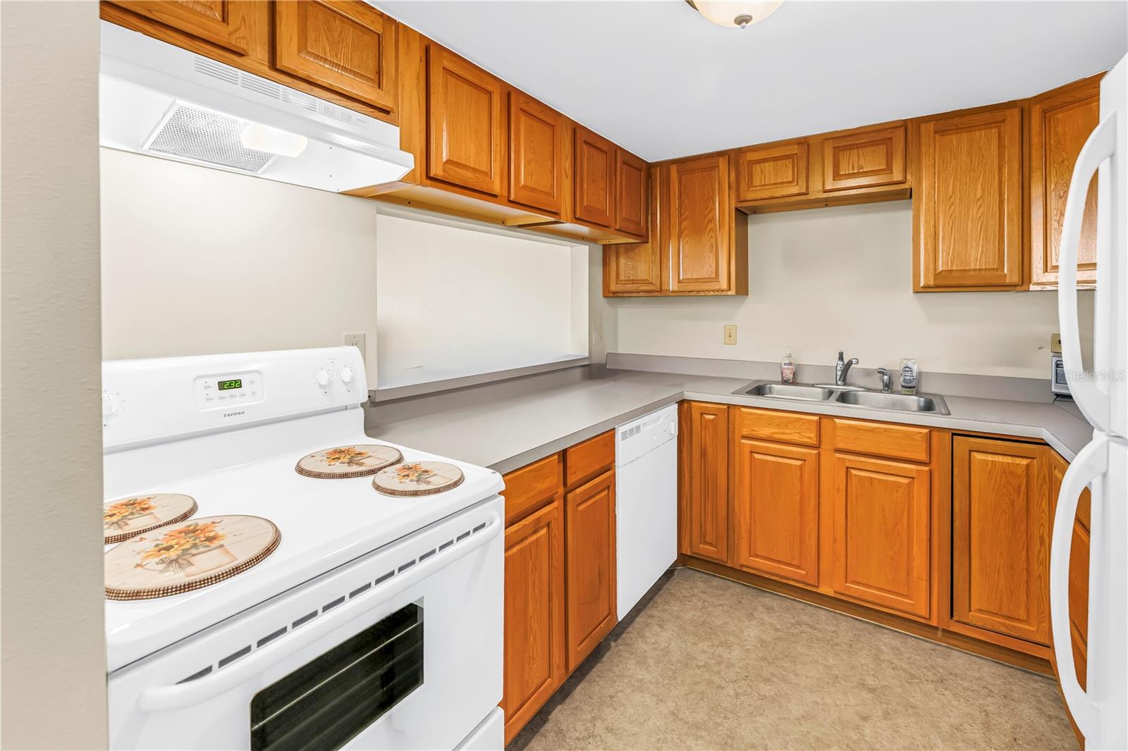 7701 Starkey Rd #521 Property Photo 5