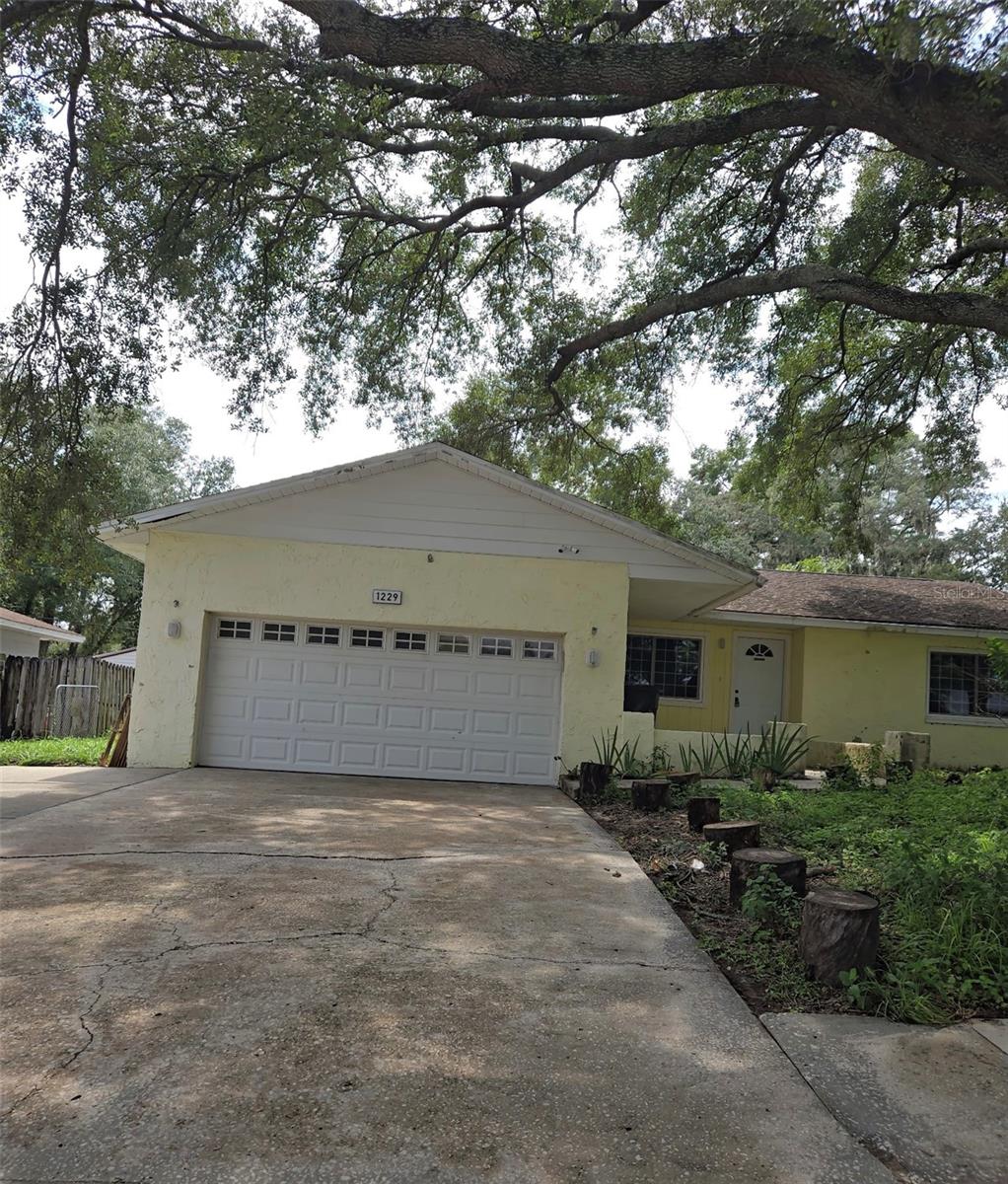1229 OAK VALLEY DR Property Photo 1