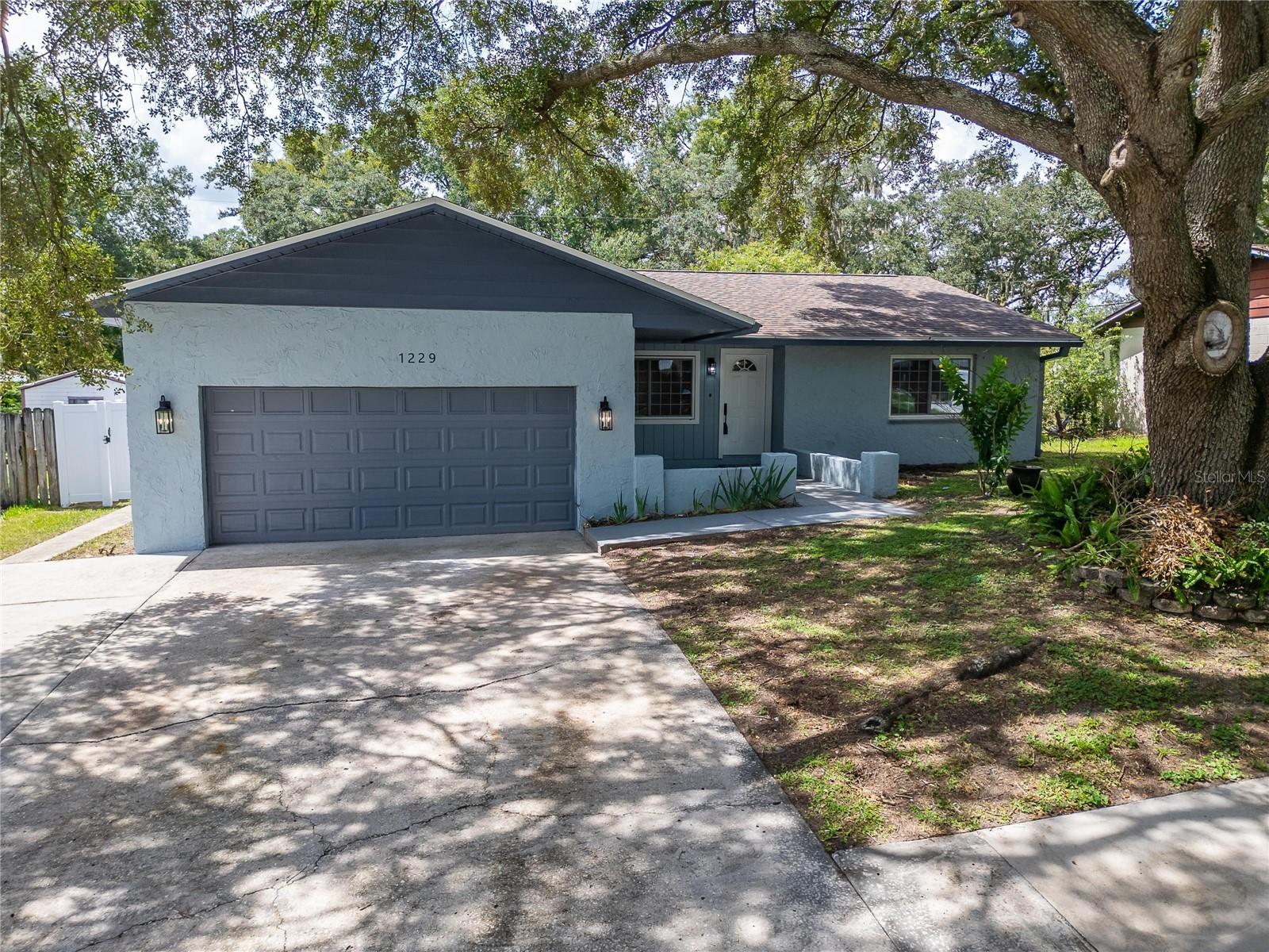 1229 Oak Valley Dr Property Photo 2