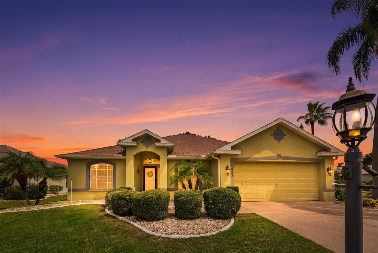 2242 W DEL WEBB BLVD