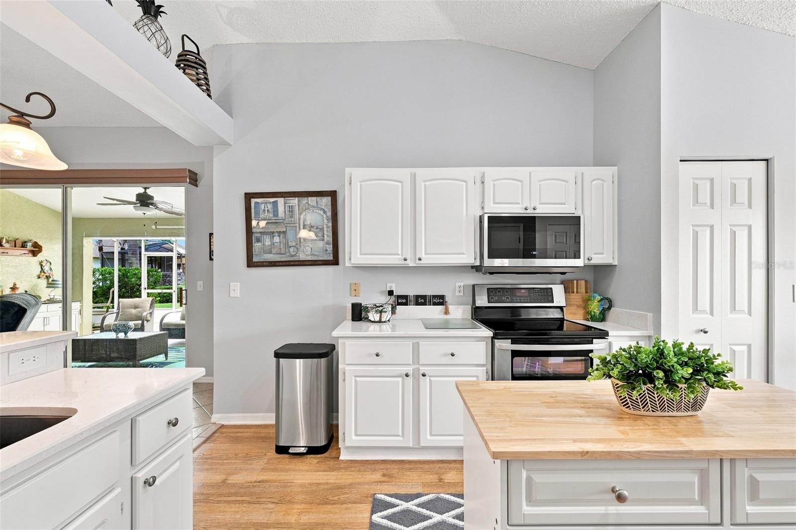 2242 W Del Webb Blvd Property Photo 17