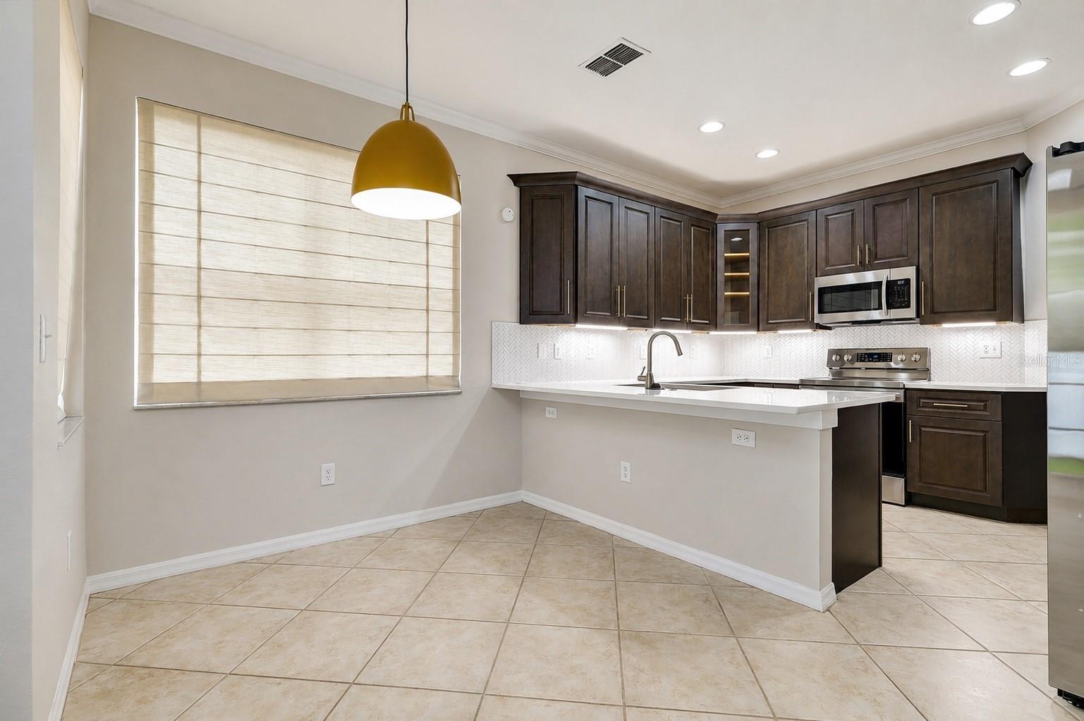 8169 Stone Leaf Ln Property Photo 8