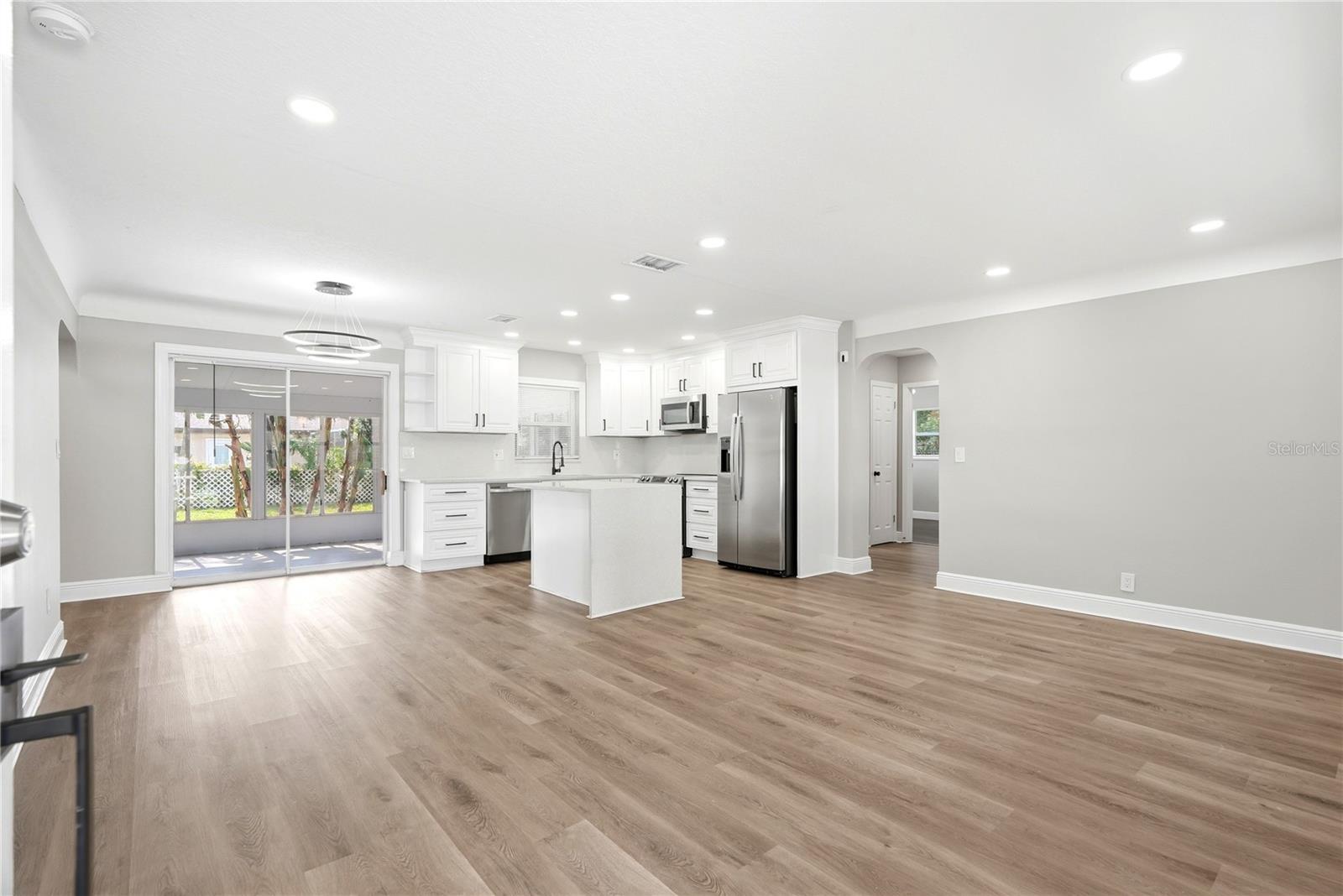 1628 S Highland Ave Property Photo 2