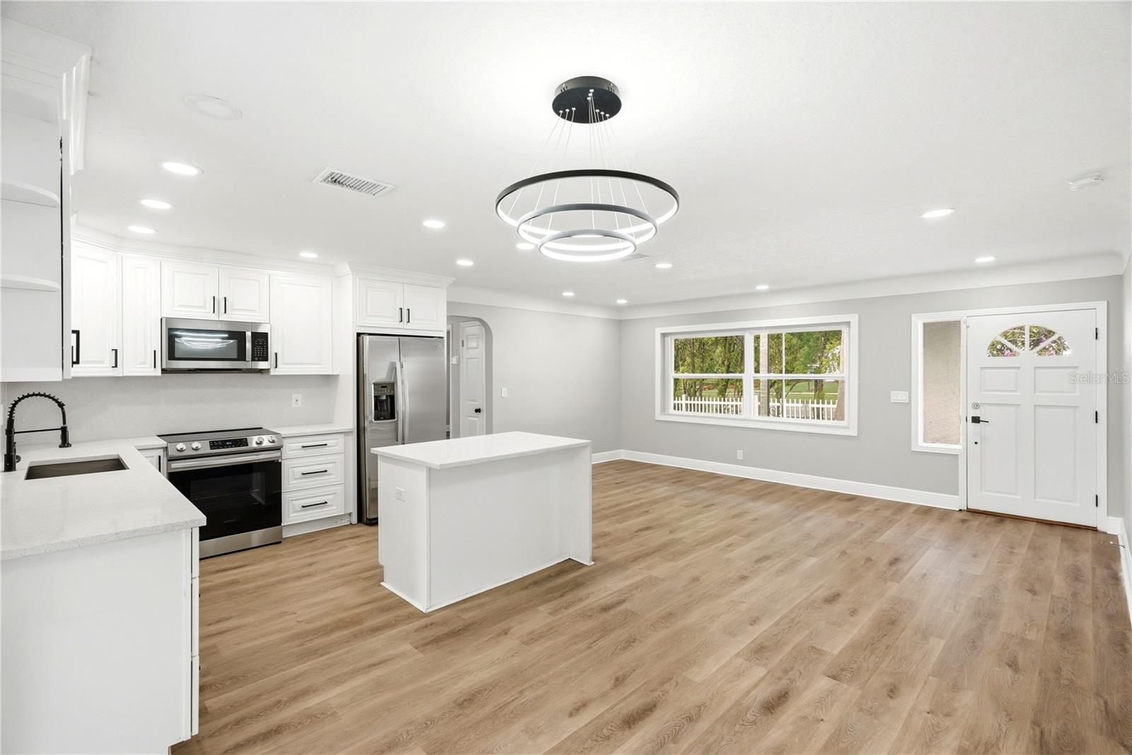 1628 S Highland Ave Property Photo 3