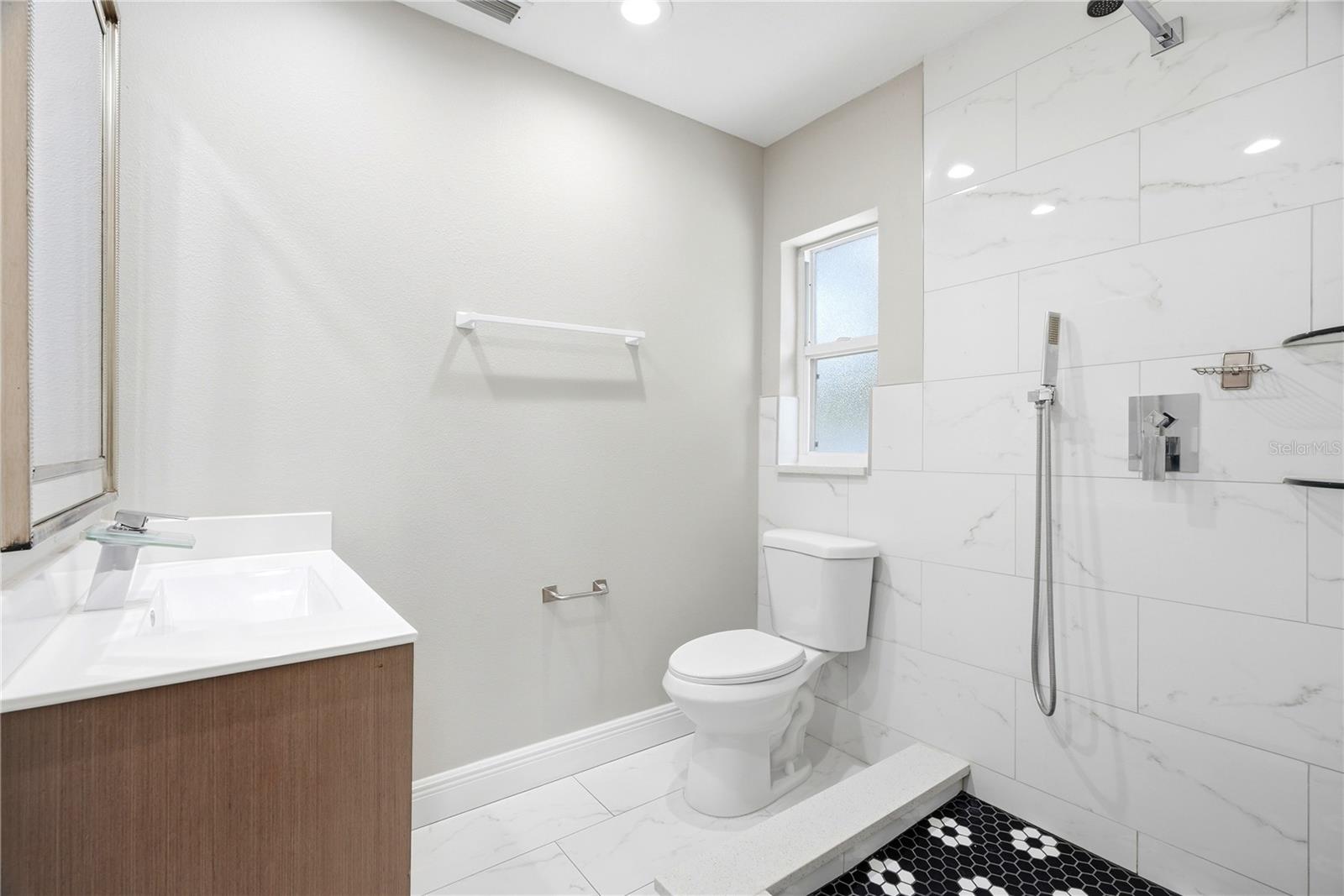 1628 S Highland Ave Property Photo 15