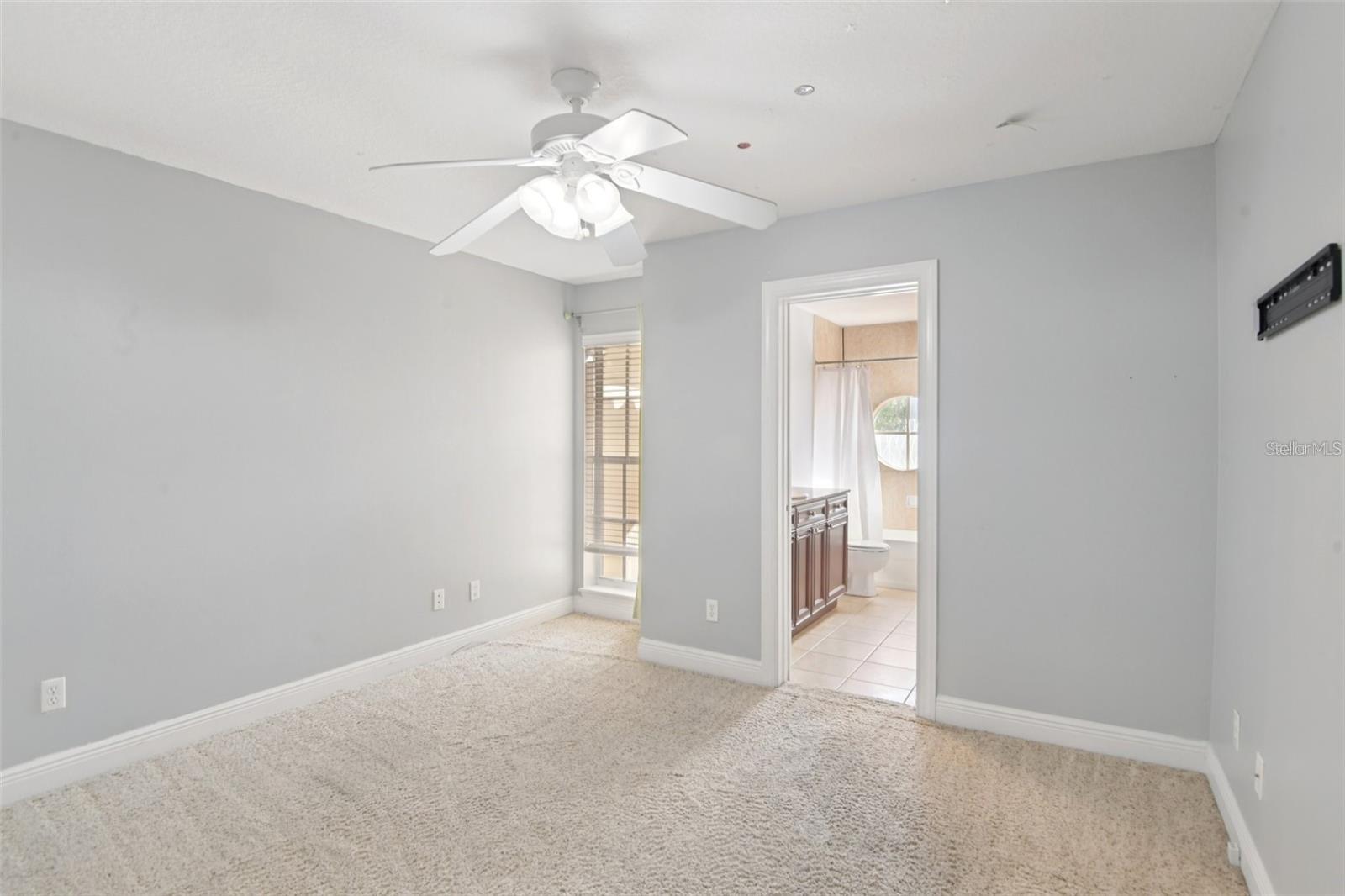 300 Valencia Cir Property Photo 7