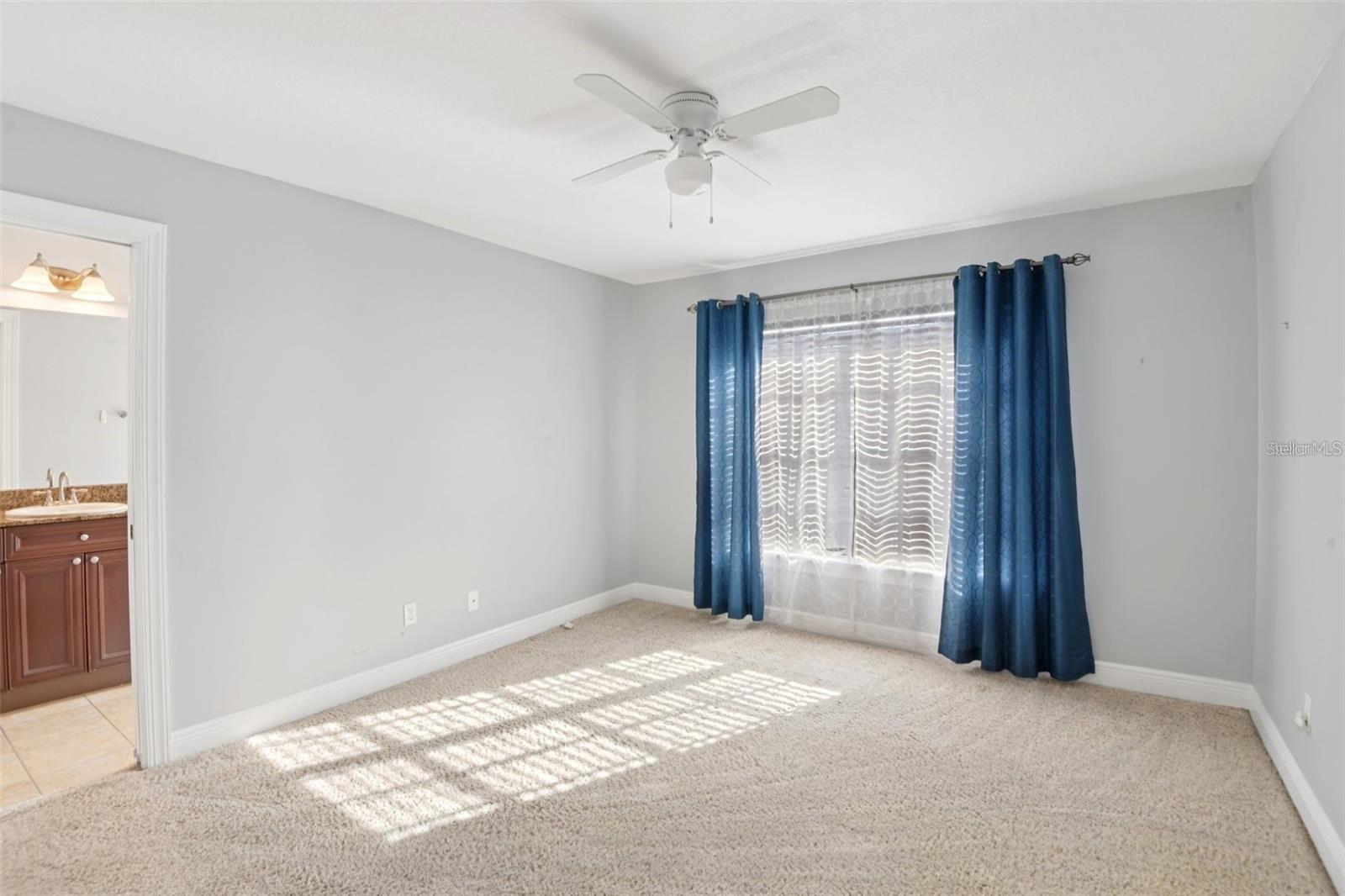 300 Valencia Cir Property Photo 9
