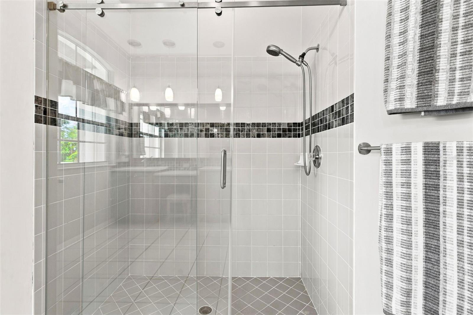 13756 Dowling Ln Property Photo 21