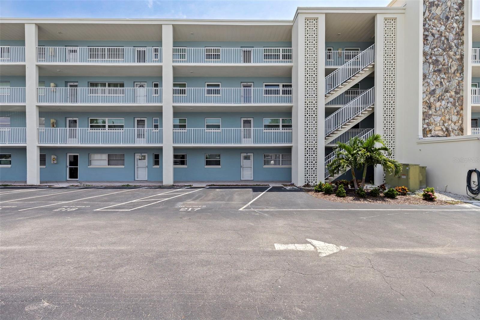 6363 Gulf Winds Dr #131 Property Photo 3