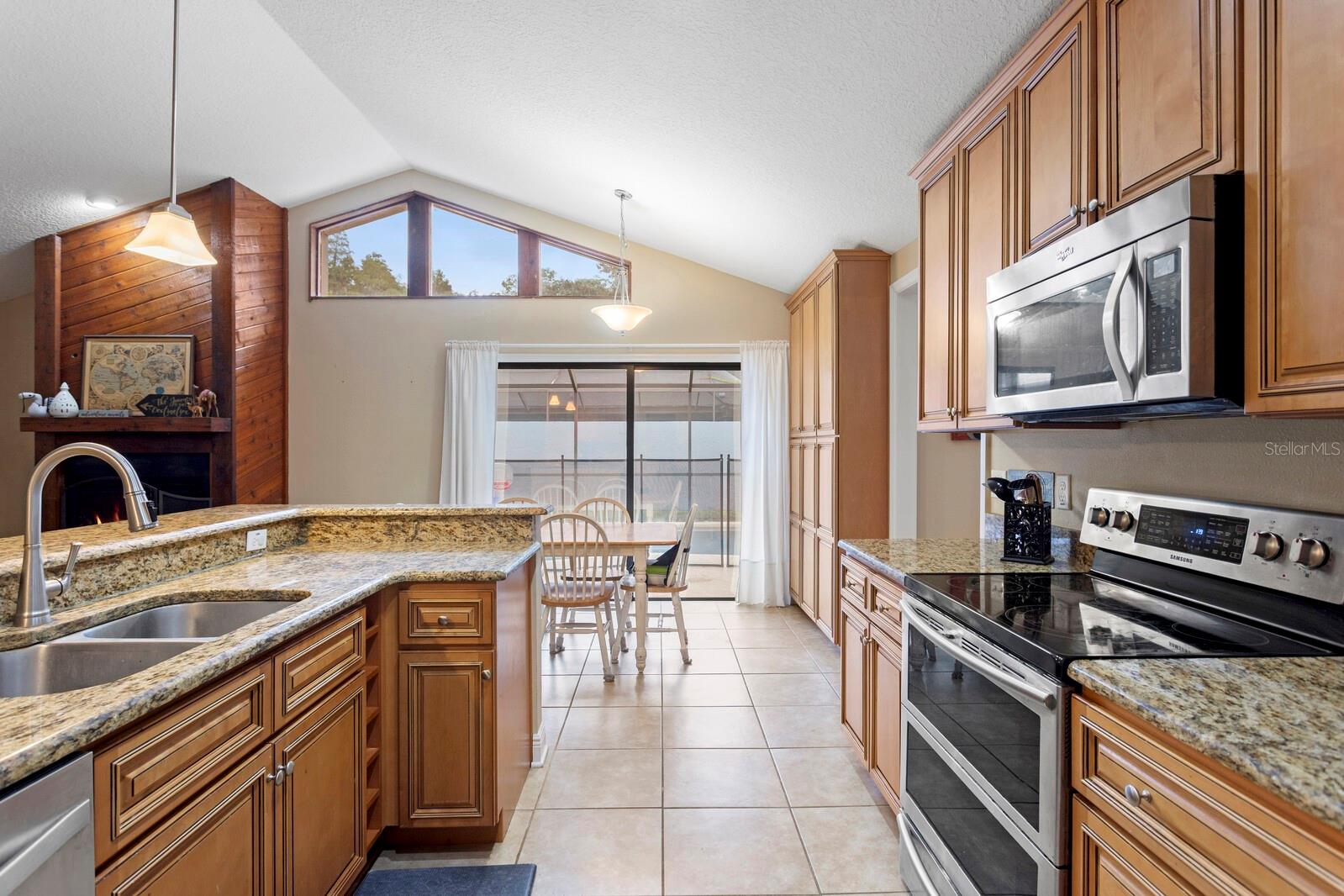 12803 Rain Forest St Property Photo 3