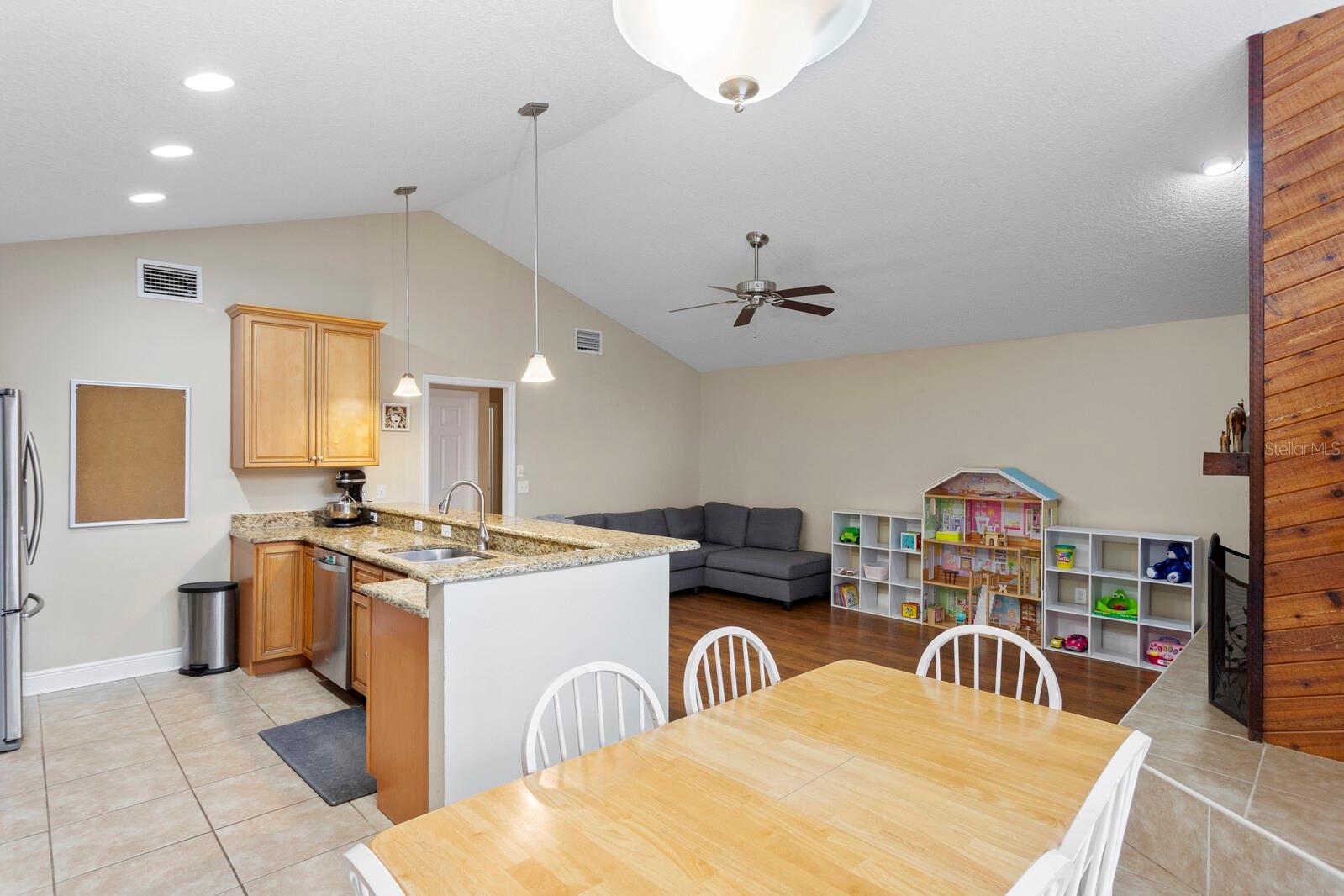 12803 Rain Forest St Property Photo 15