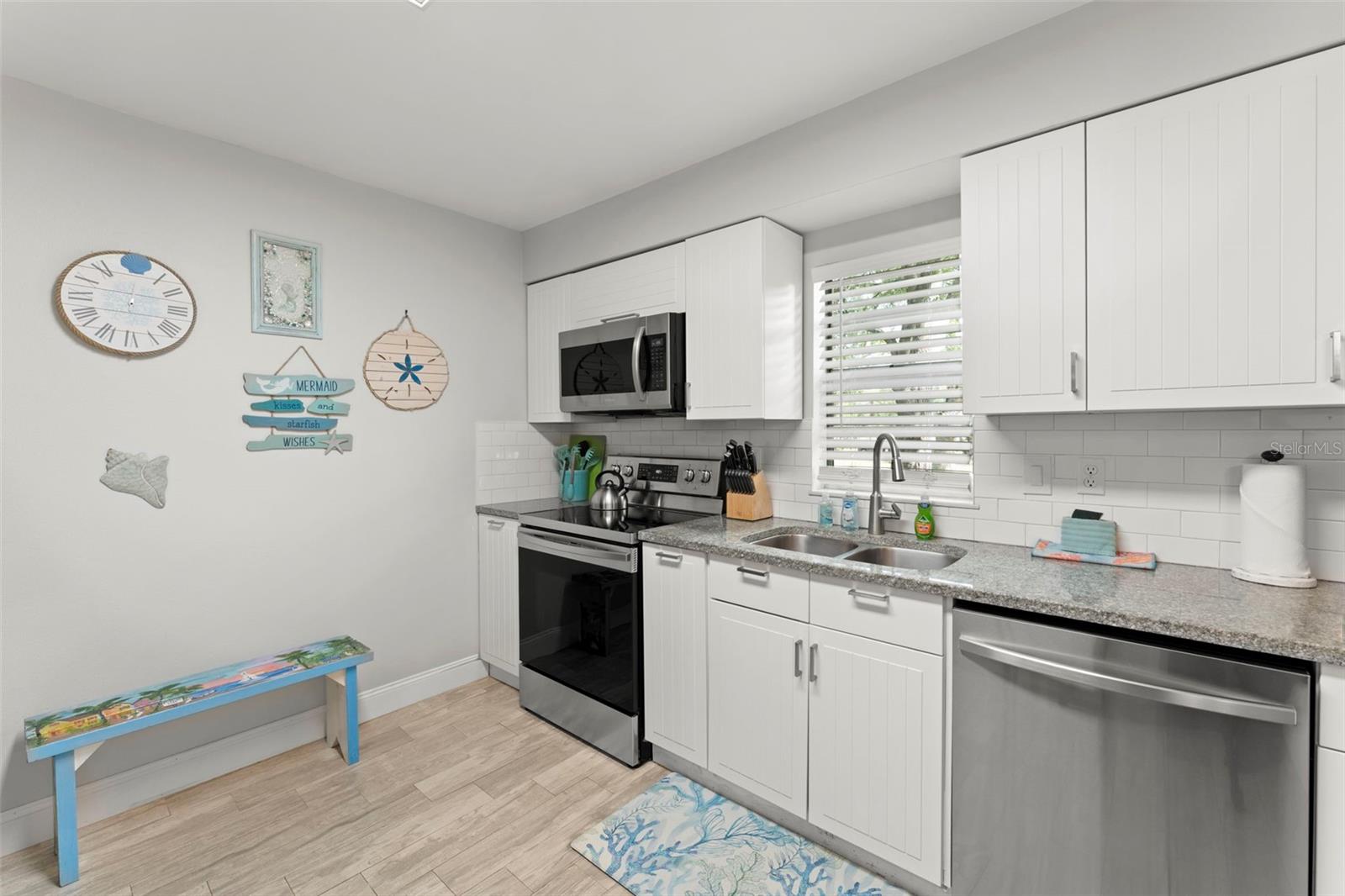 328 Pershing St Property Photo 4