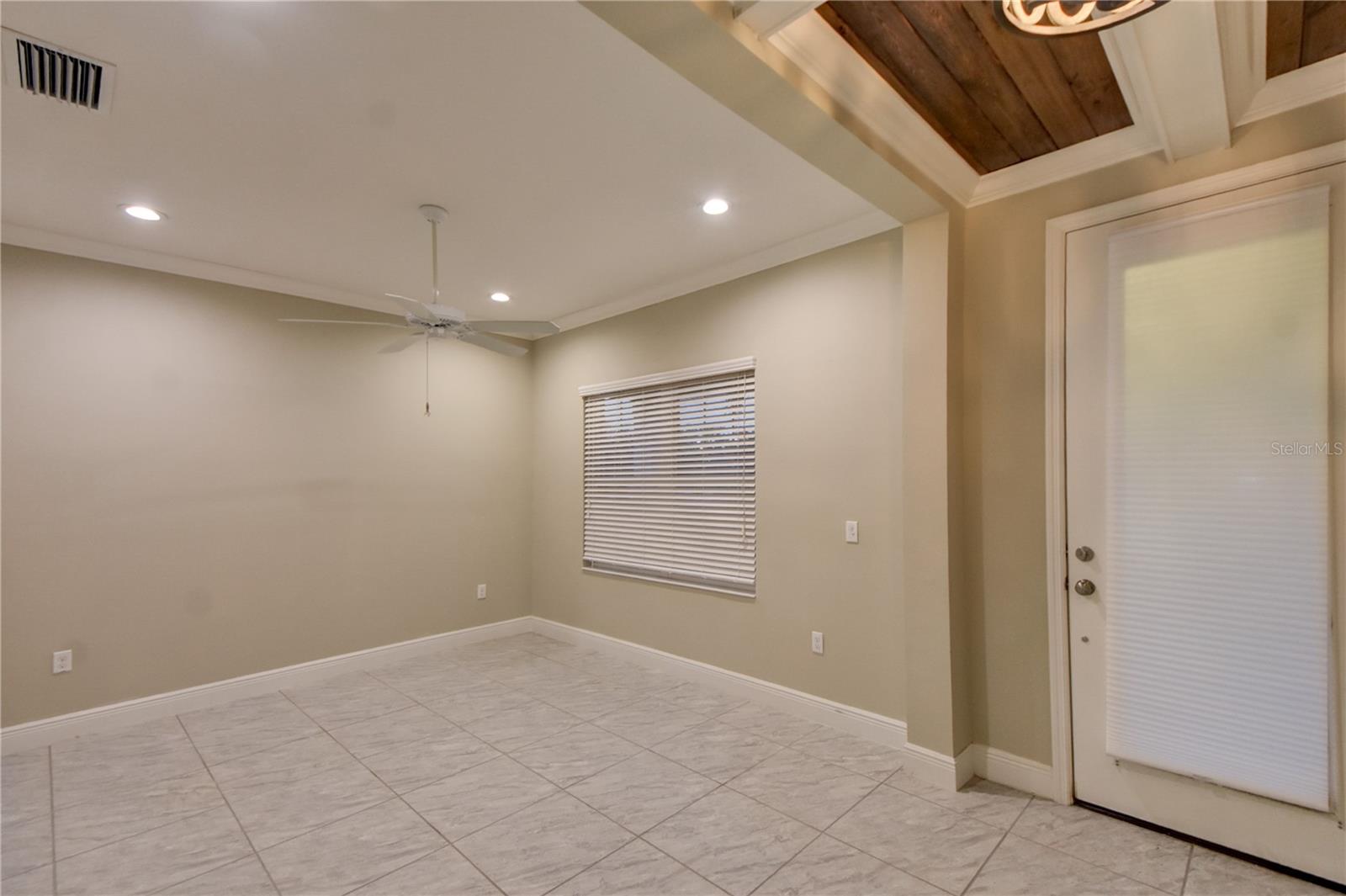 7408 Ridgelake Cir Property Photo 6