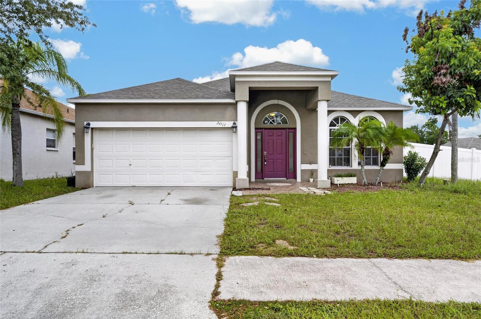 24519 Breezy Oak Ct Property Photo 2