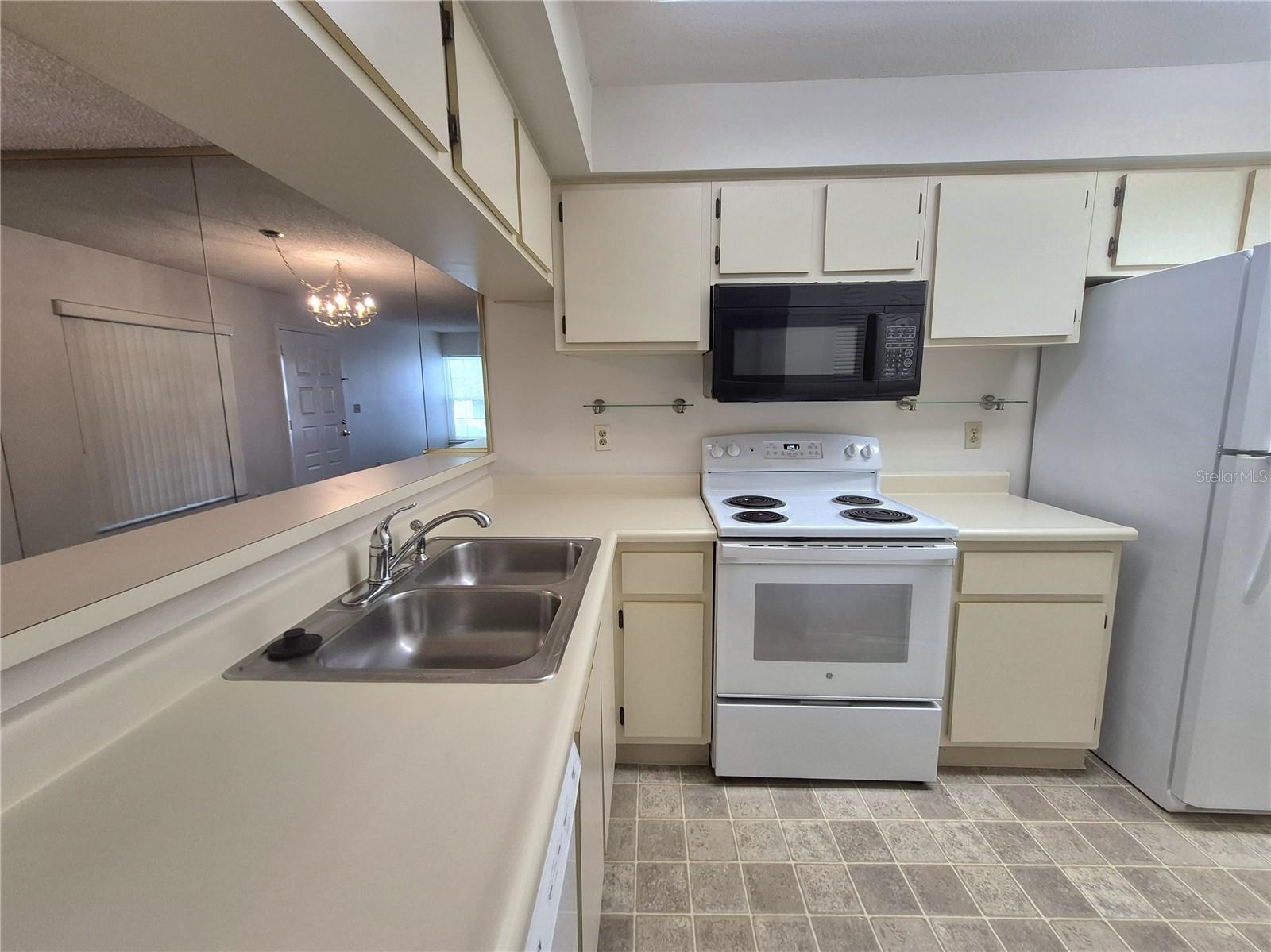 3025 Bonaventure Cir #101 Property Photo 9