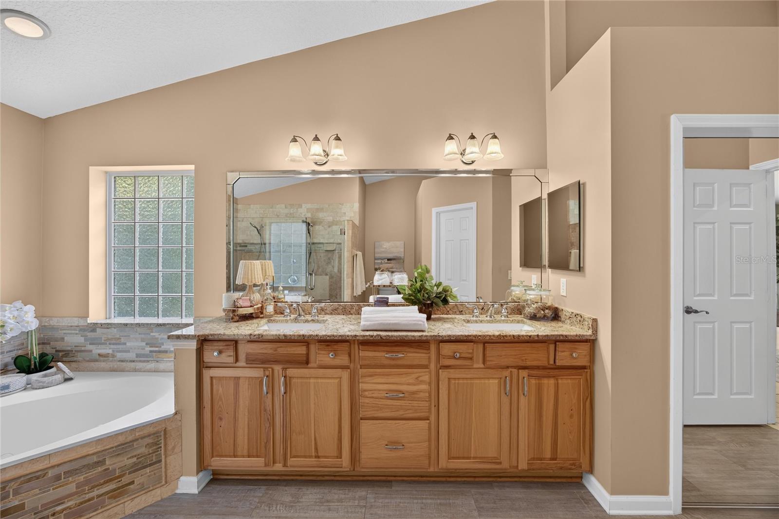 8435 Florence Cove Rd Property Photo 11