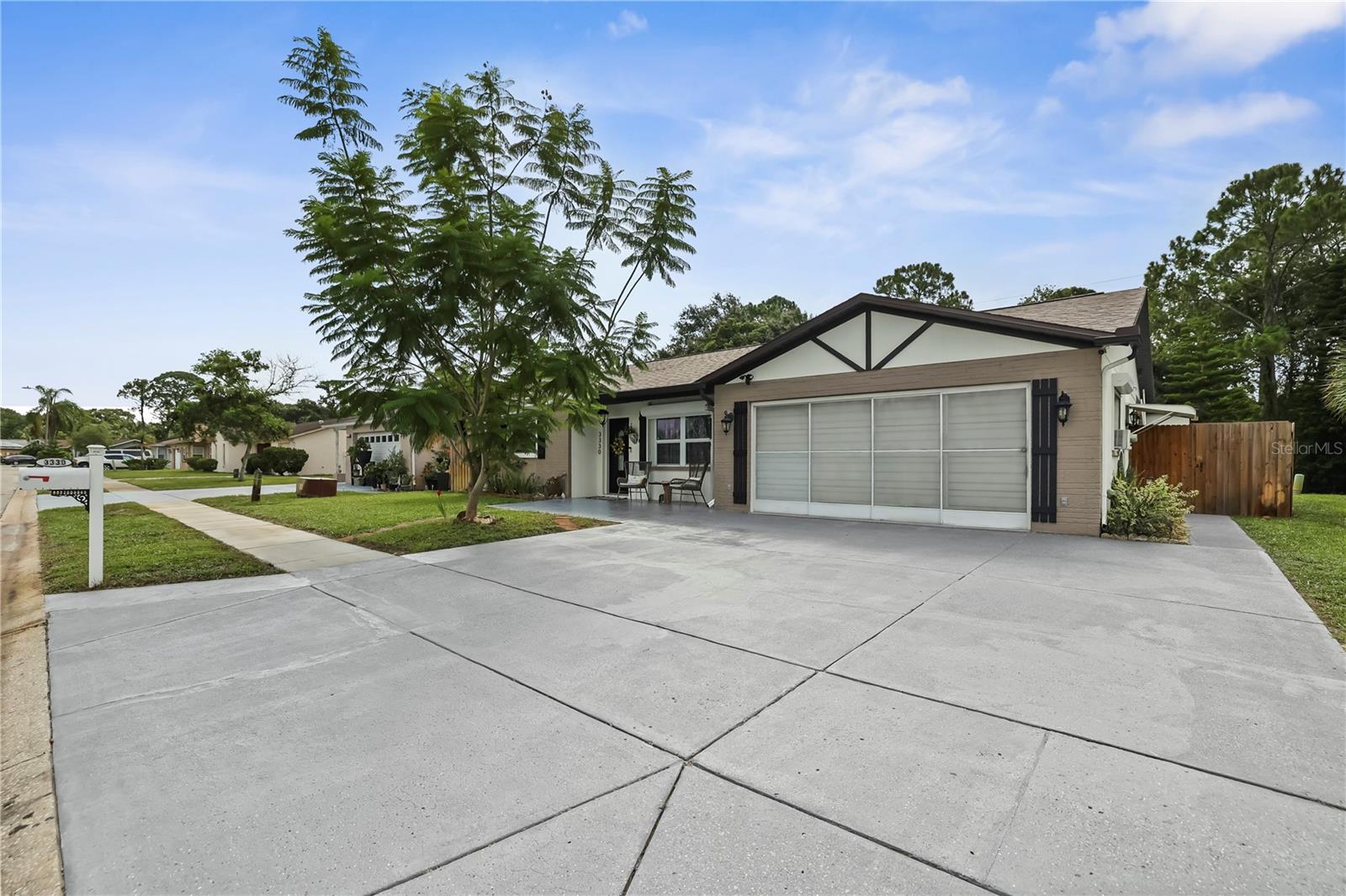 3330 Glenside Dr Property Photo 1