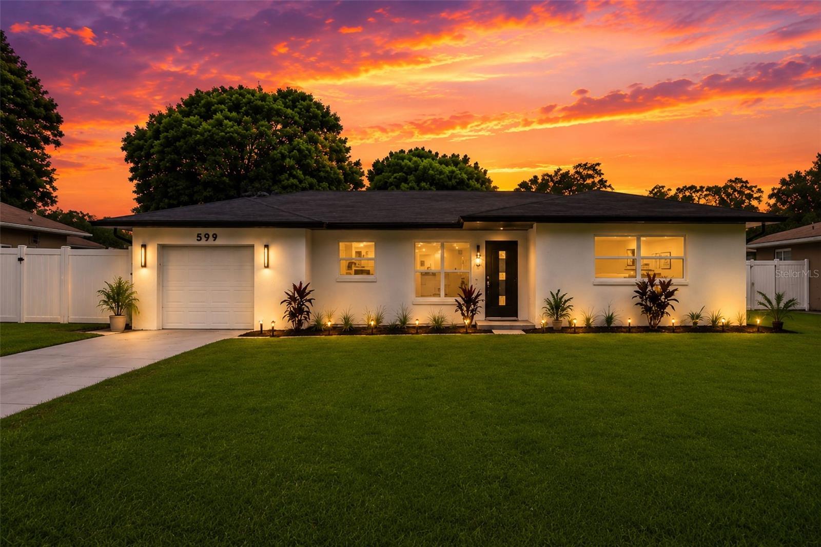 599 WOODLAND DR
