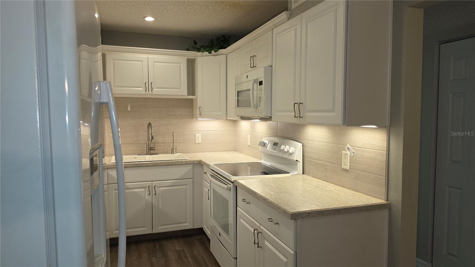 12119 Sunny Glen Ln #e2 Property Photo 9