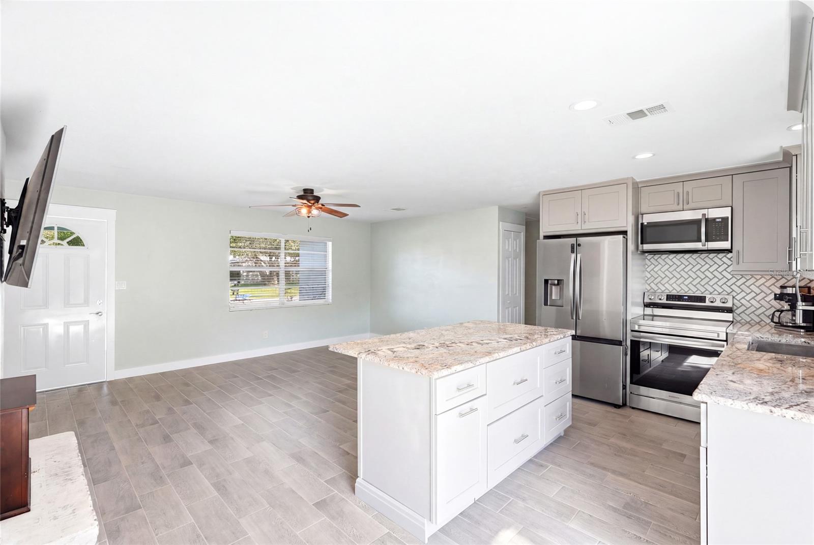 8765 55th Way N Property Photo 4