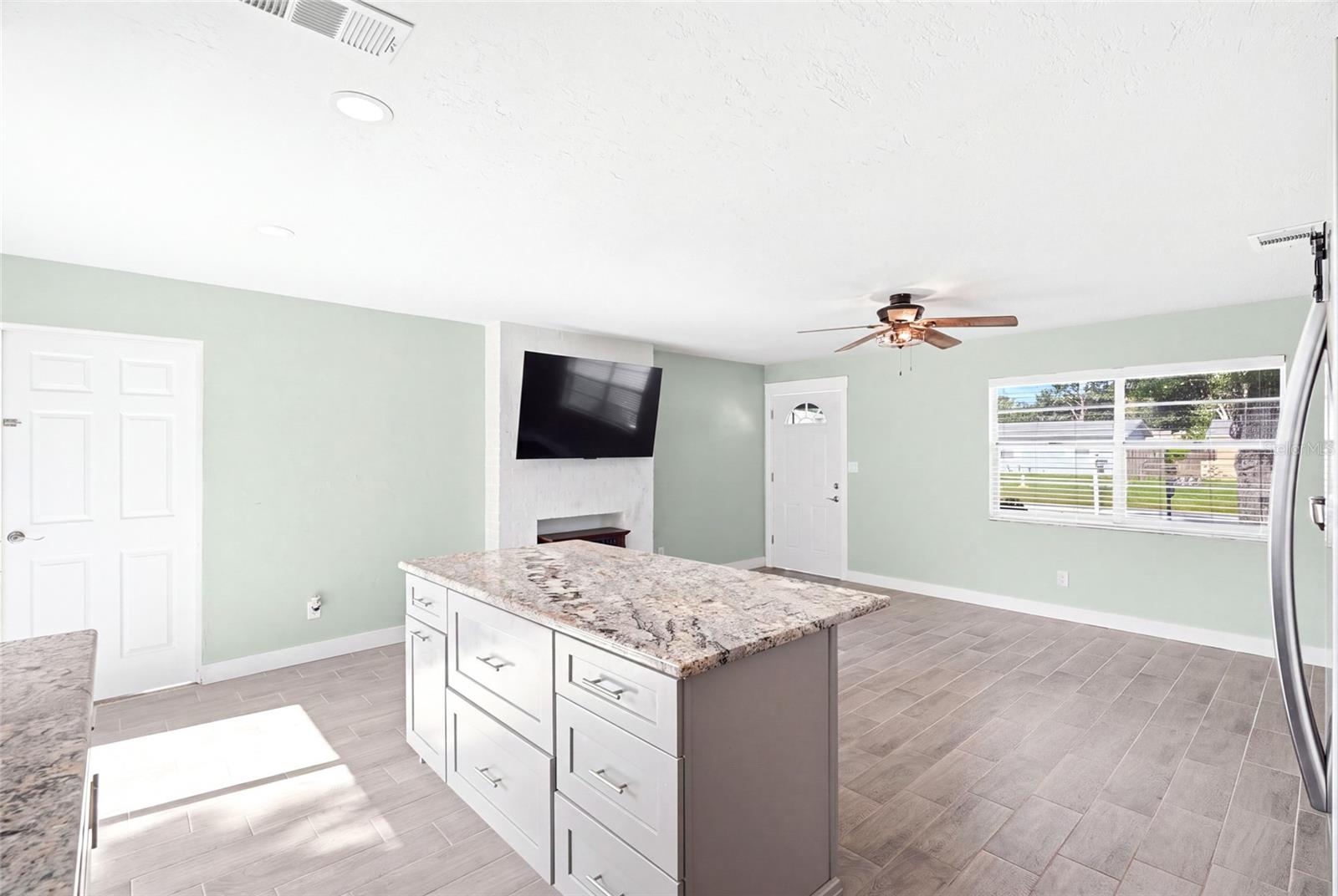8765 55th Way N Property Photo 5