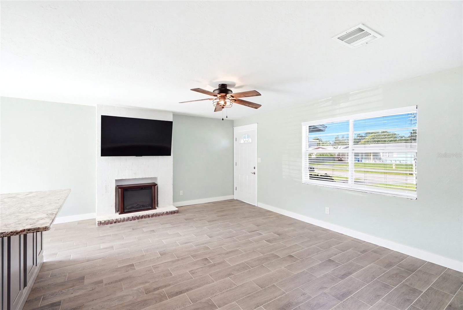 8765 55th Way N Property Photo 6