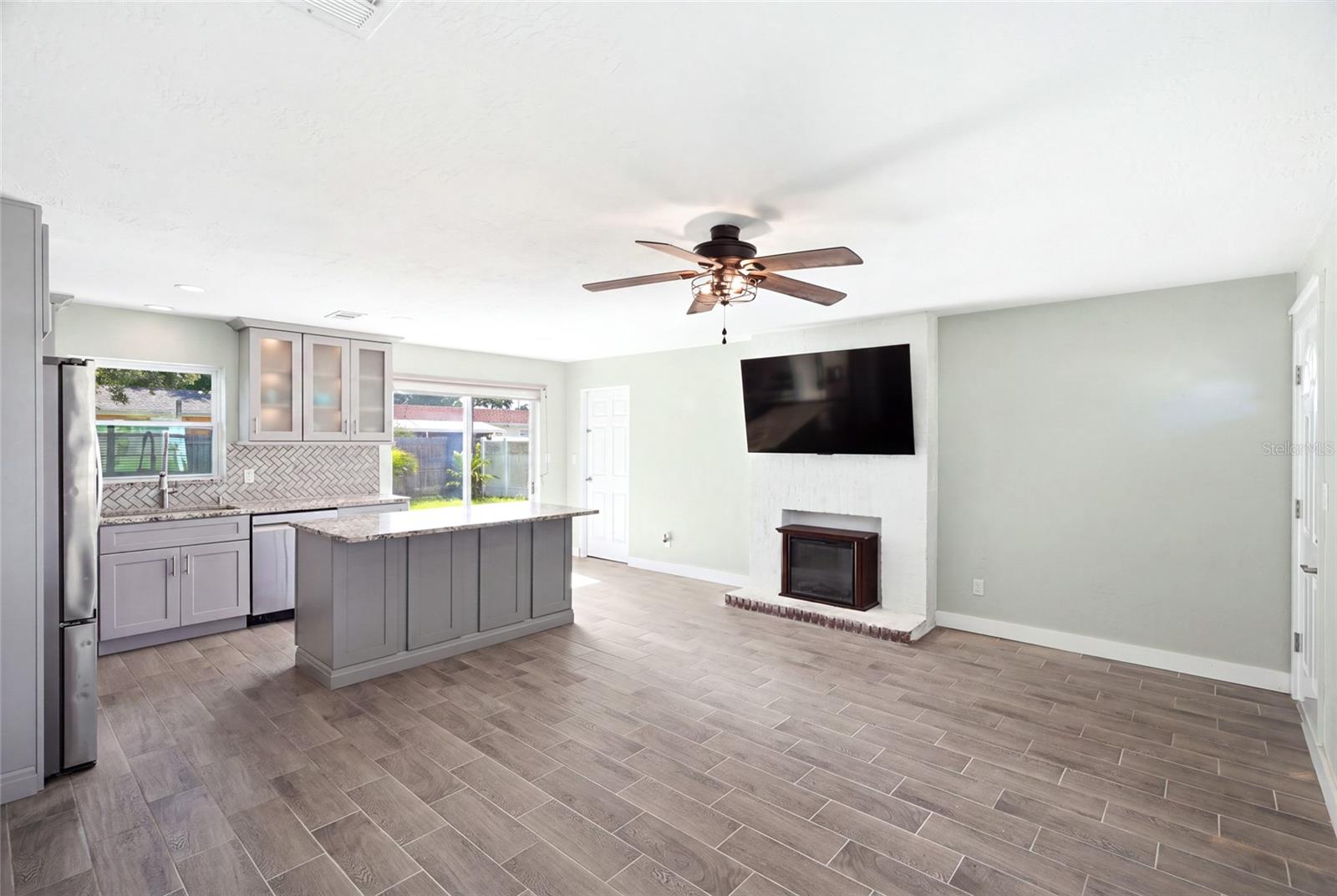 8765 55th Way N Property Photo 7