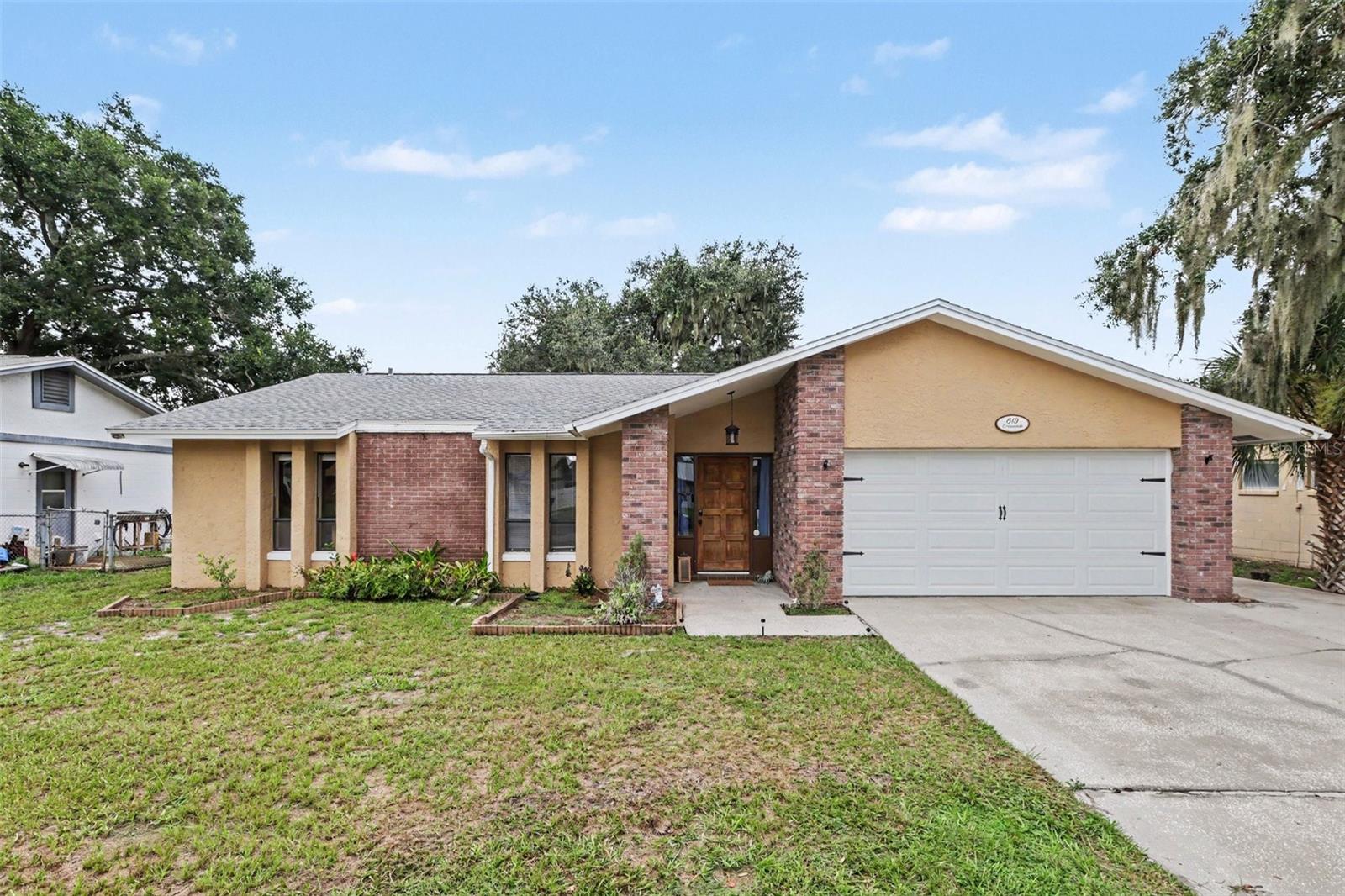 819 Crosswinds Dr Property Photo 1