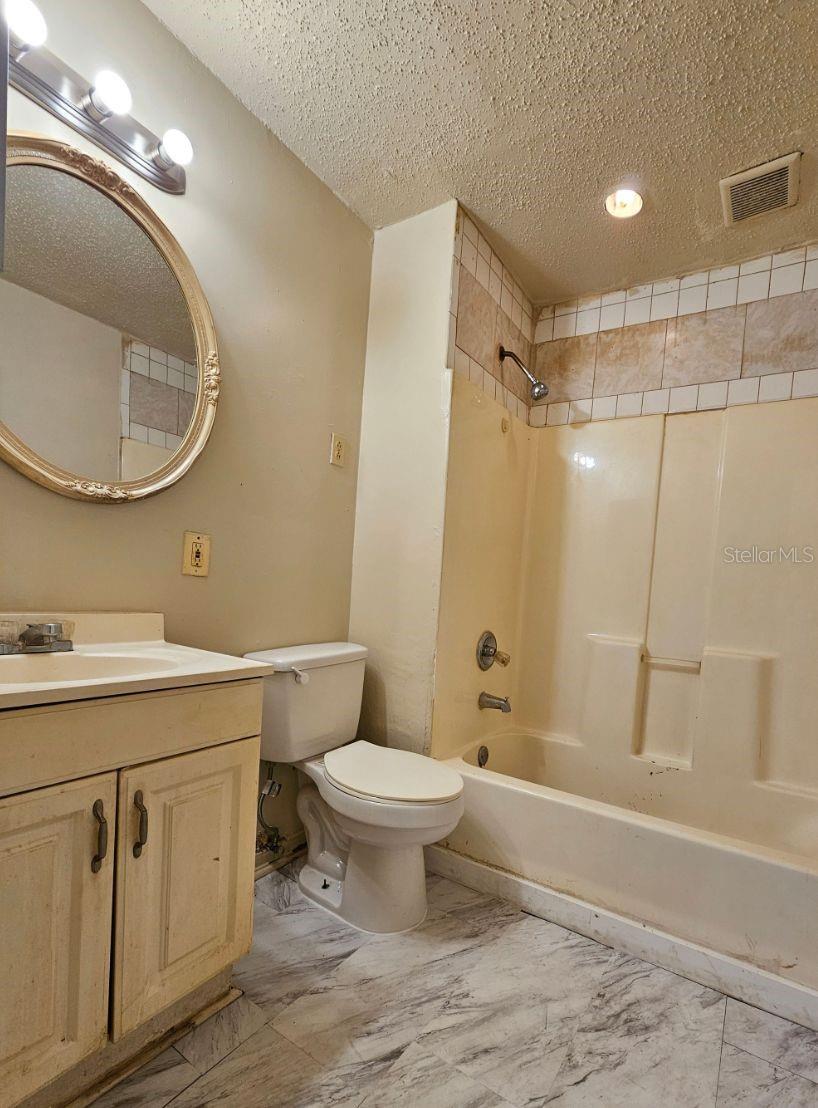 1504 E 99th Ave #c Property Photo 7