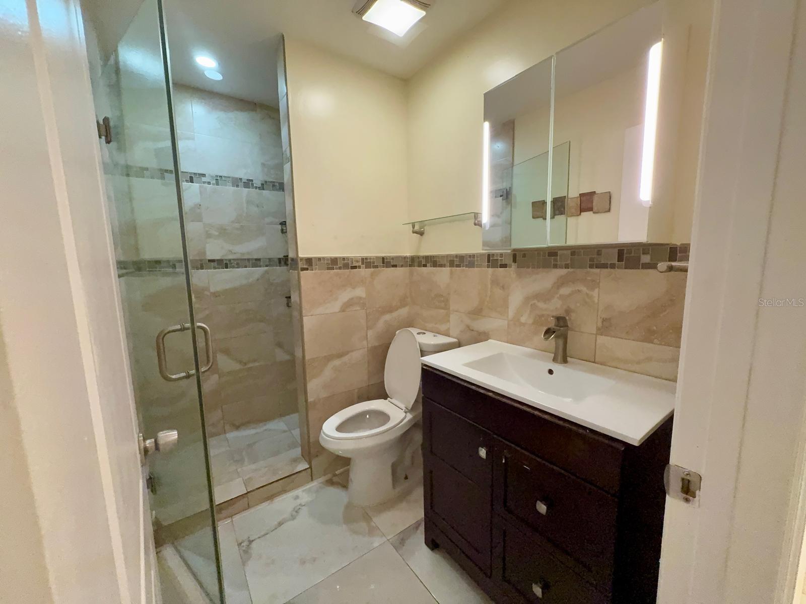 9109 W Hillsborough Ave #j109 Property Photo 7